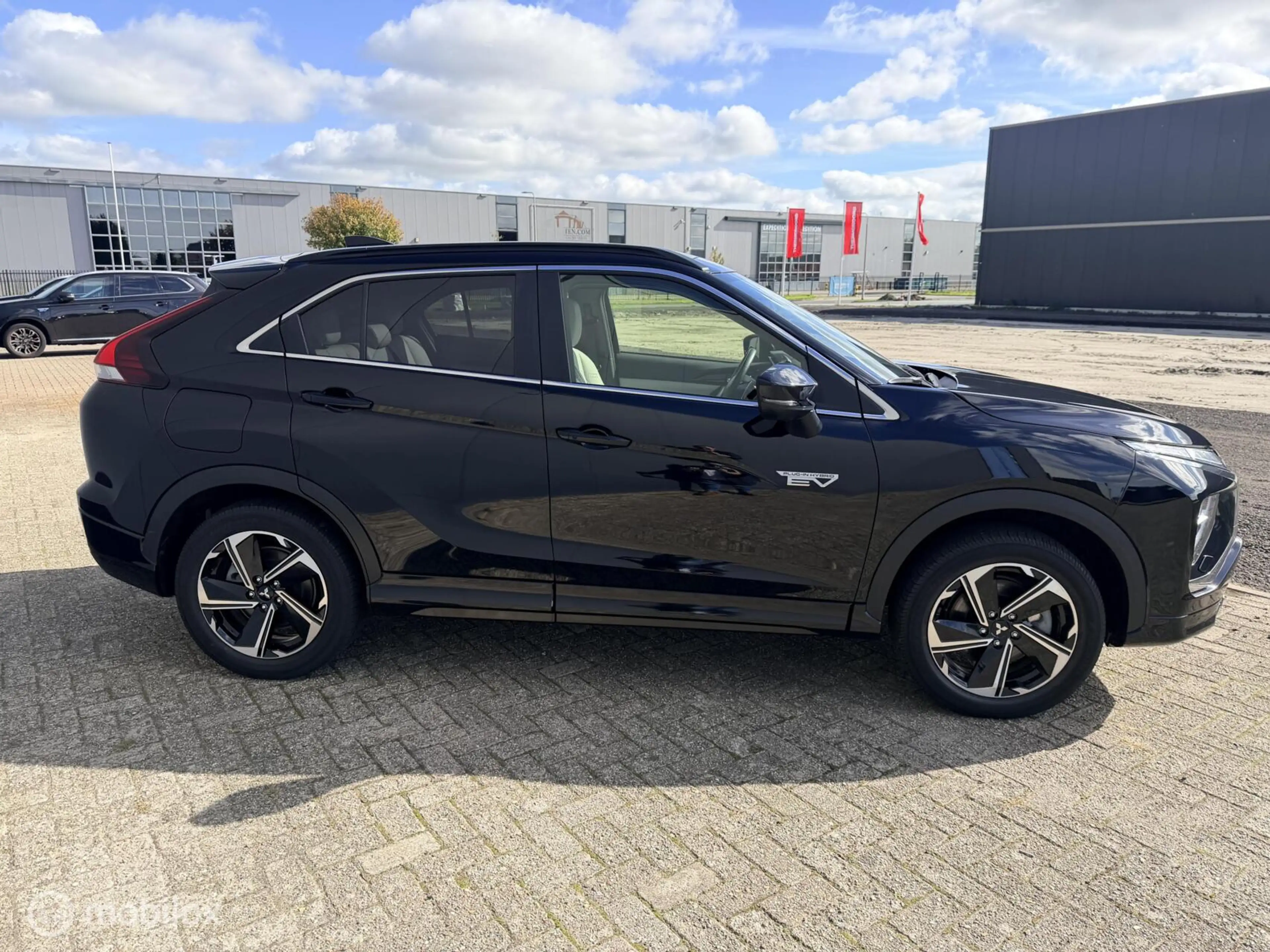 Mitsubishi Eclipse Cross 2.4 PHEV Instyle|offwhite leder|carplay — photo 26