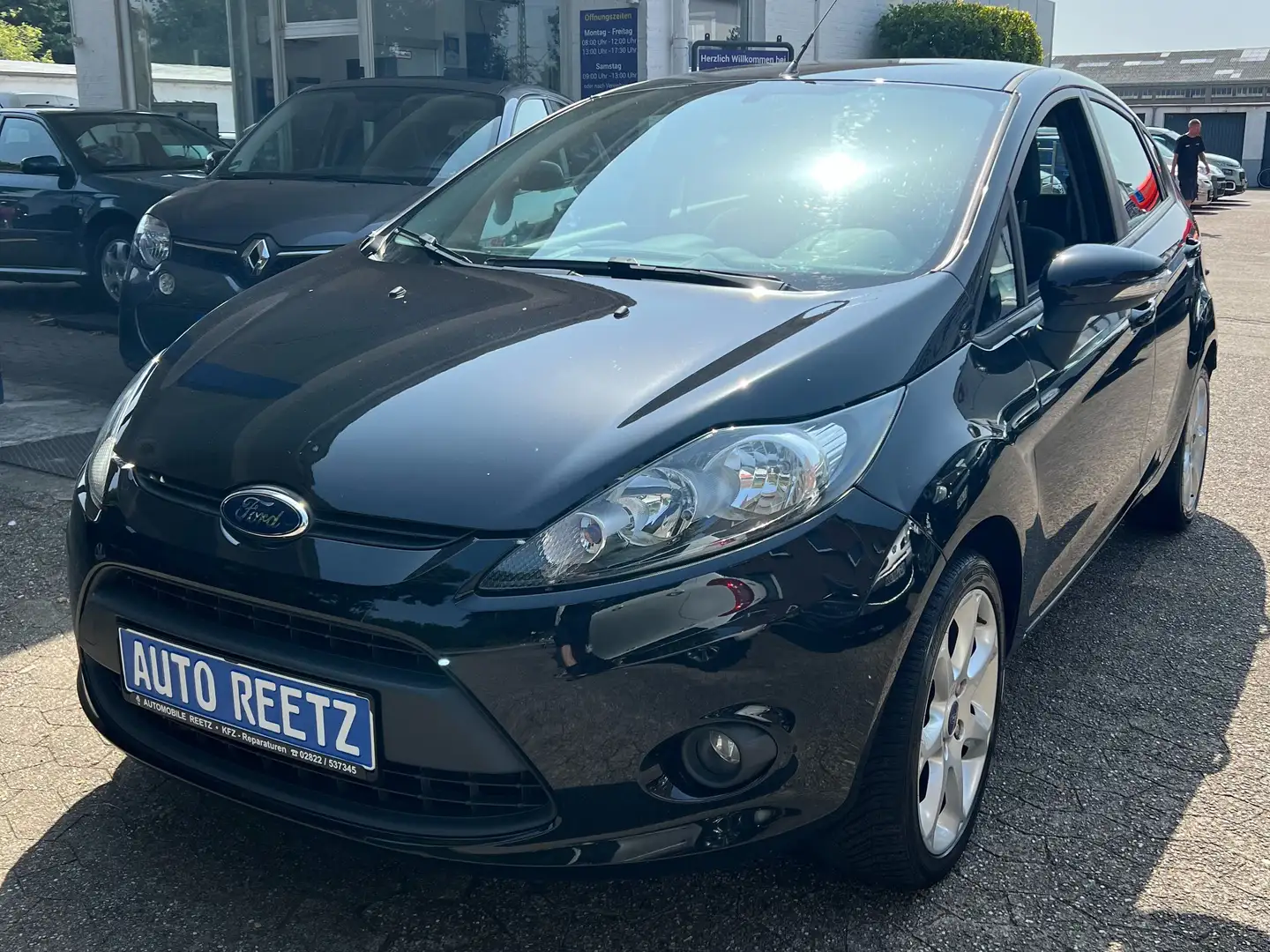 Ford Fiesta TÜV & Inspektion Neu , Klimaanlage , Garantie Schwarz - 1