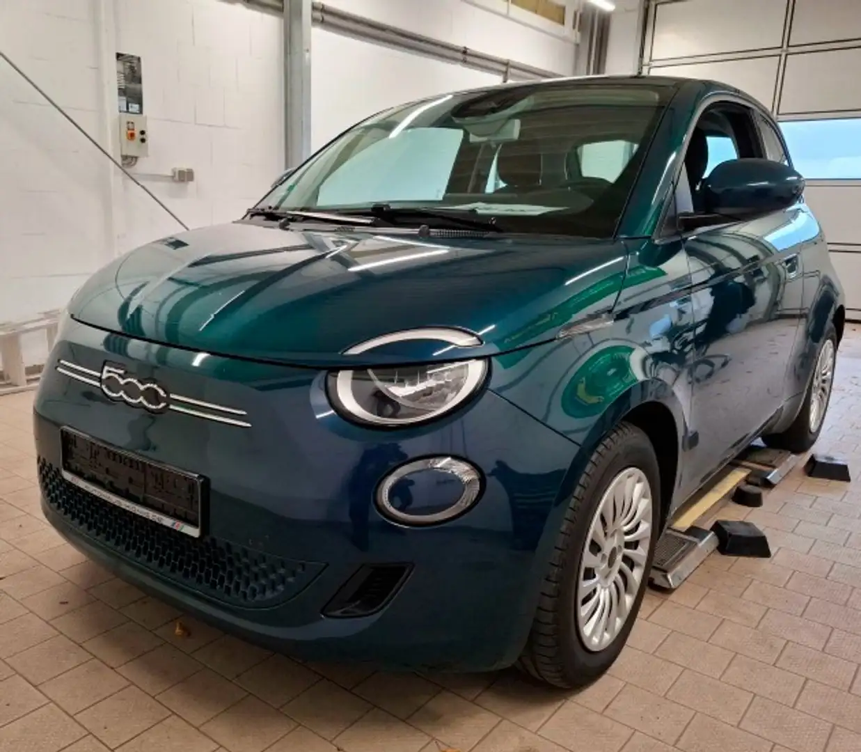 Fiat 500e 320 Km Reichweite Navi - Klimaautomatik Grün - 1