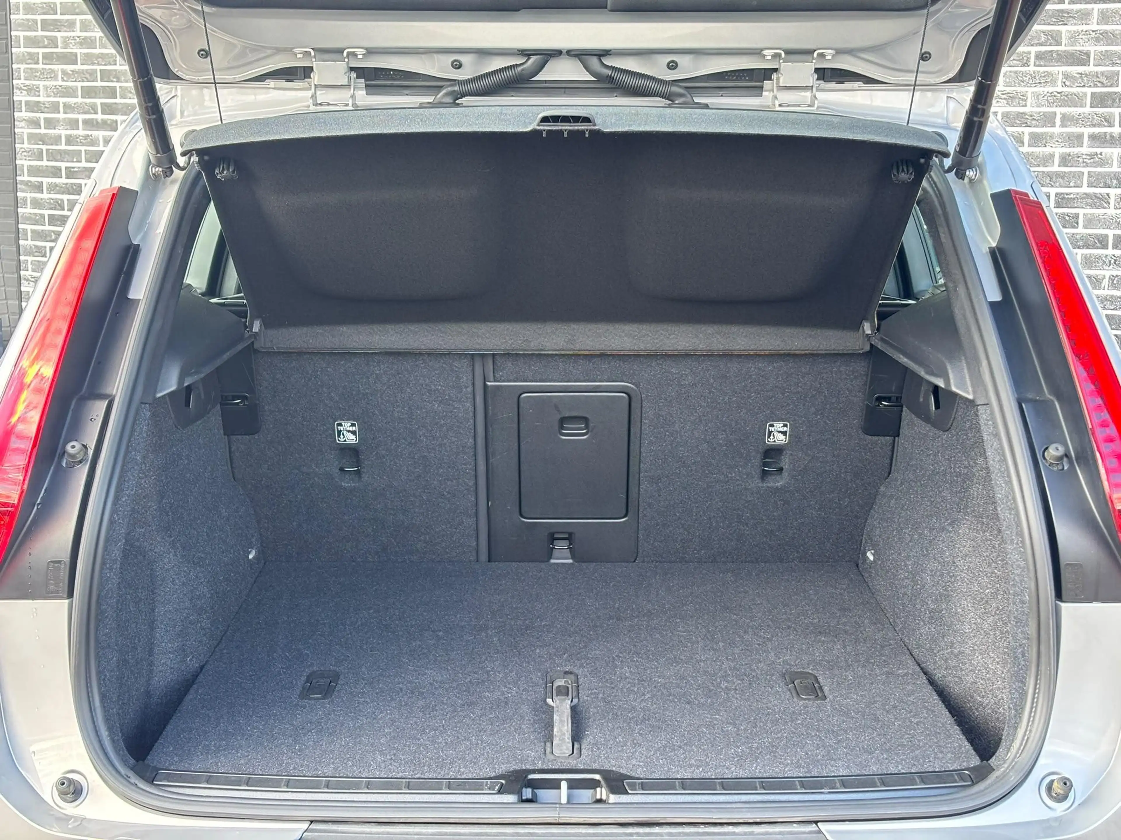 Volvo EX40 Single Motor Extended Range Plus 82 kWh — photo 15