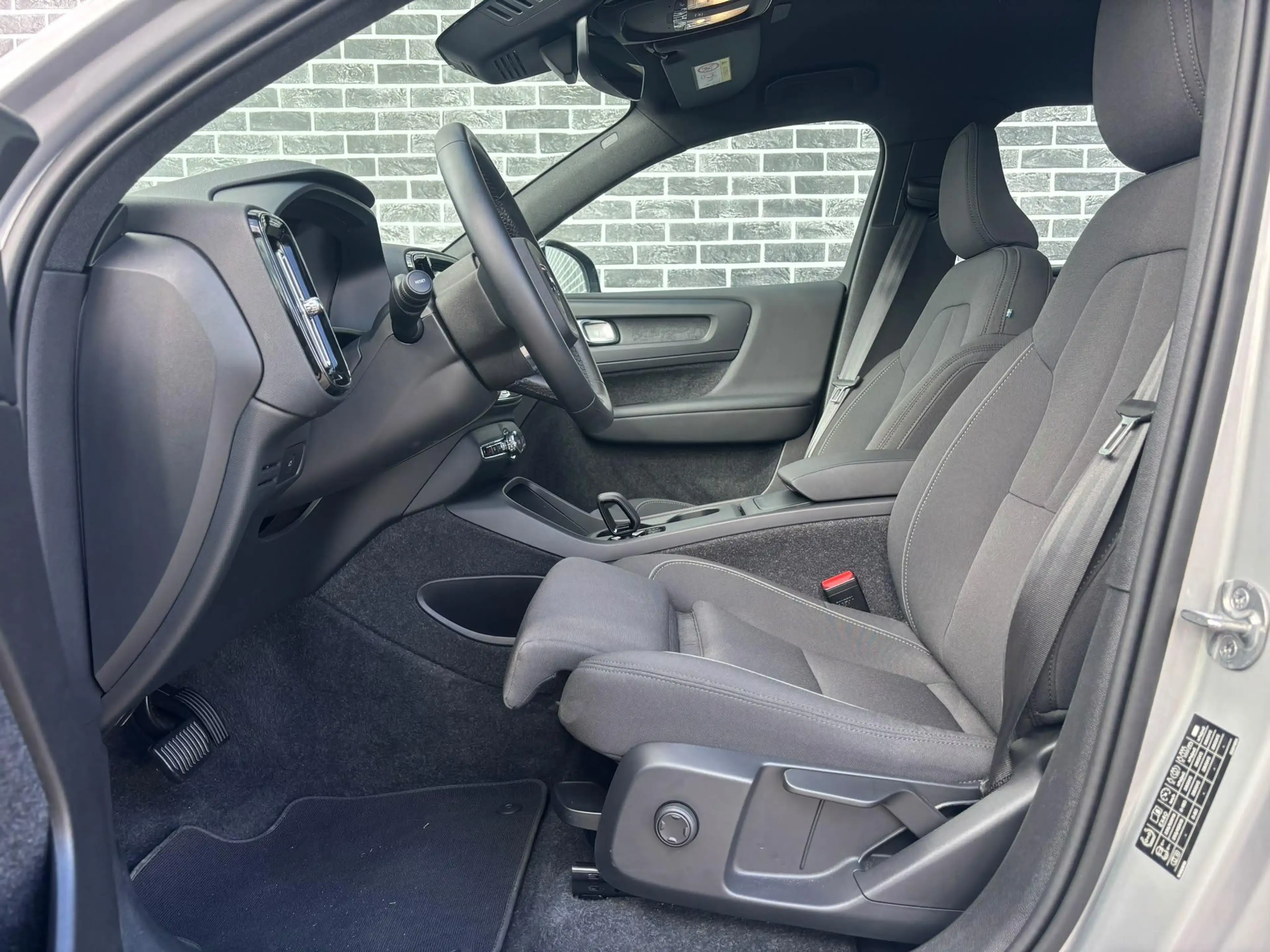 Volvo EX40 Single Motor Extended Range Plus 82 kWh — photo 7