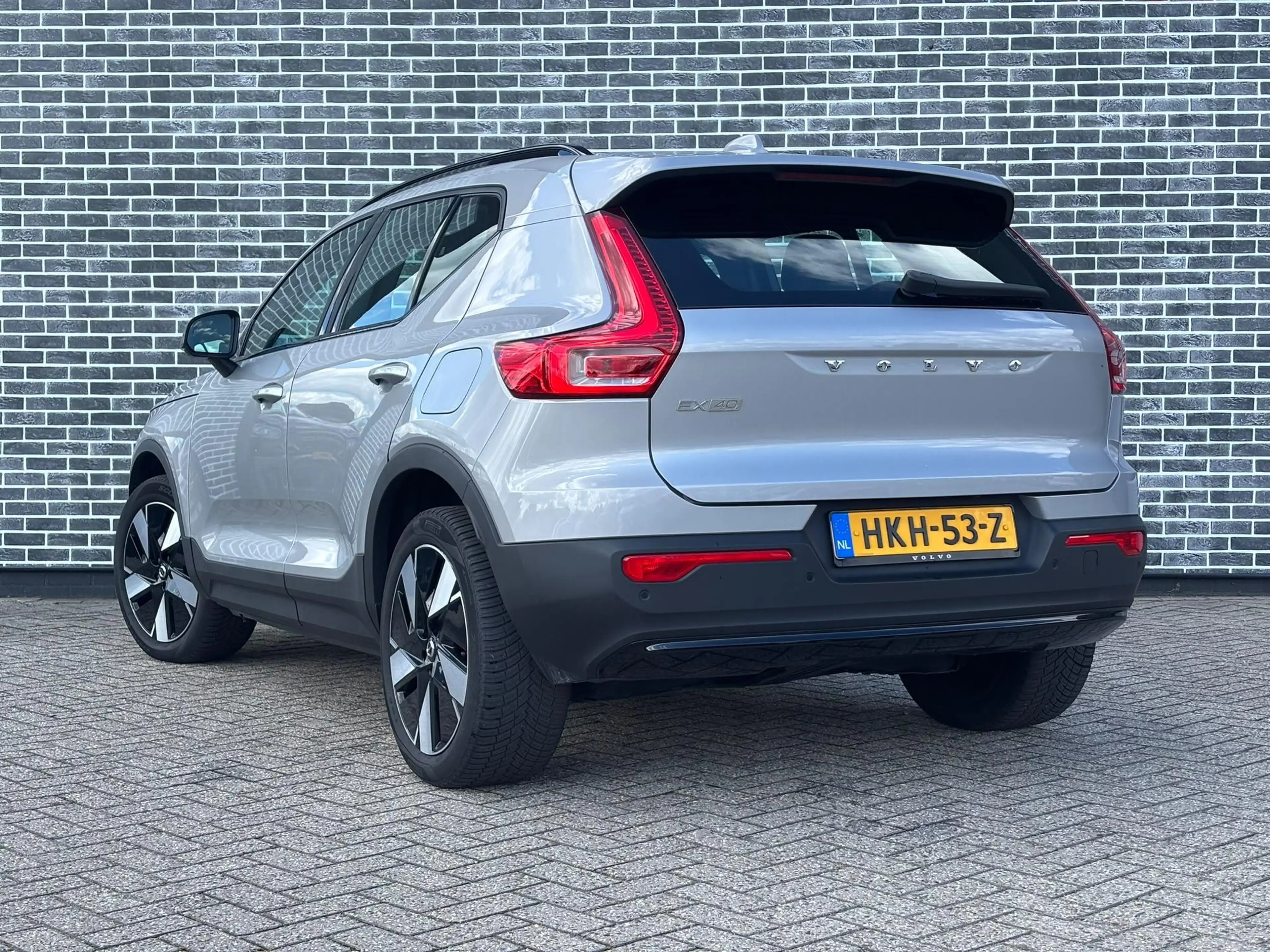 Volvo EX40 Single Motor Extended Range Plus 82 kWh — photo 6