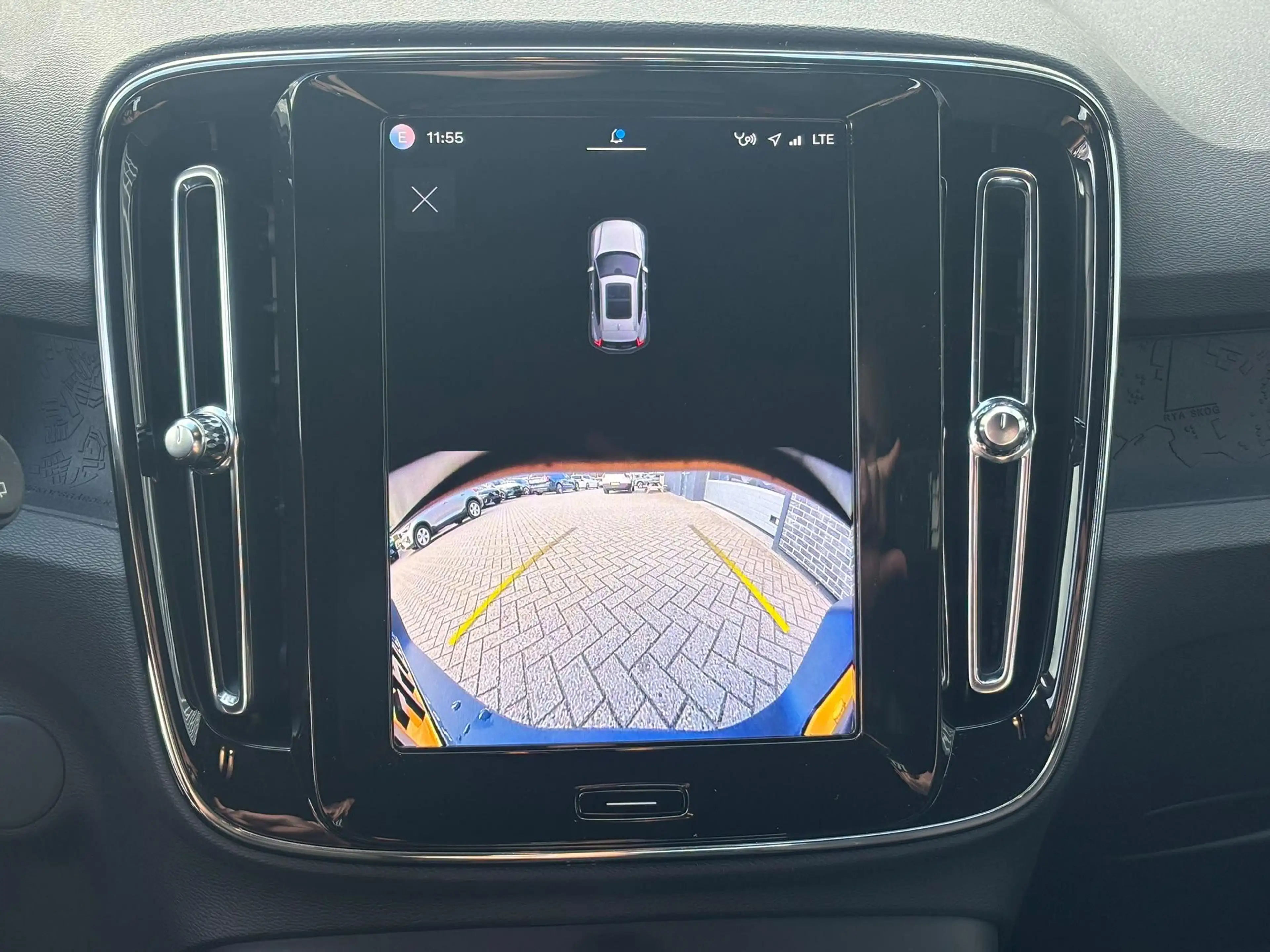 Volvo EX40 Single Motor Extended Range Plus 82 kWh — photo 11