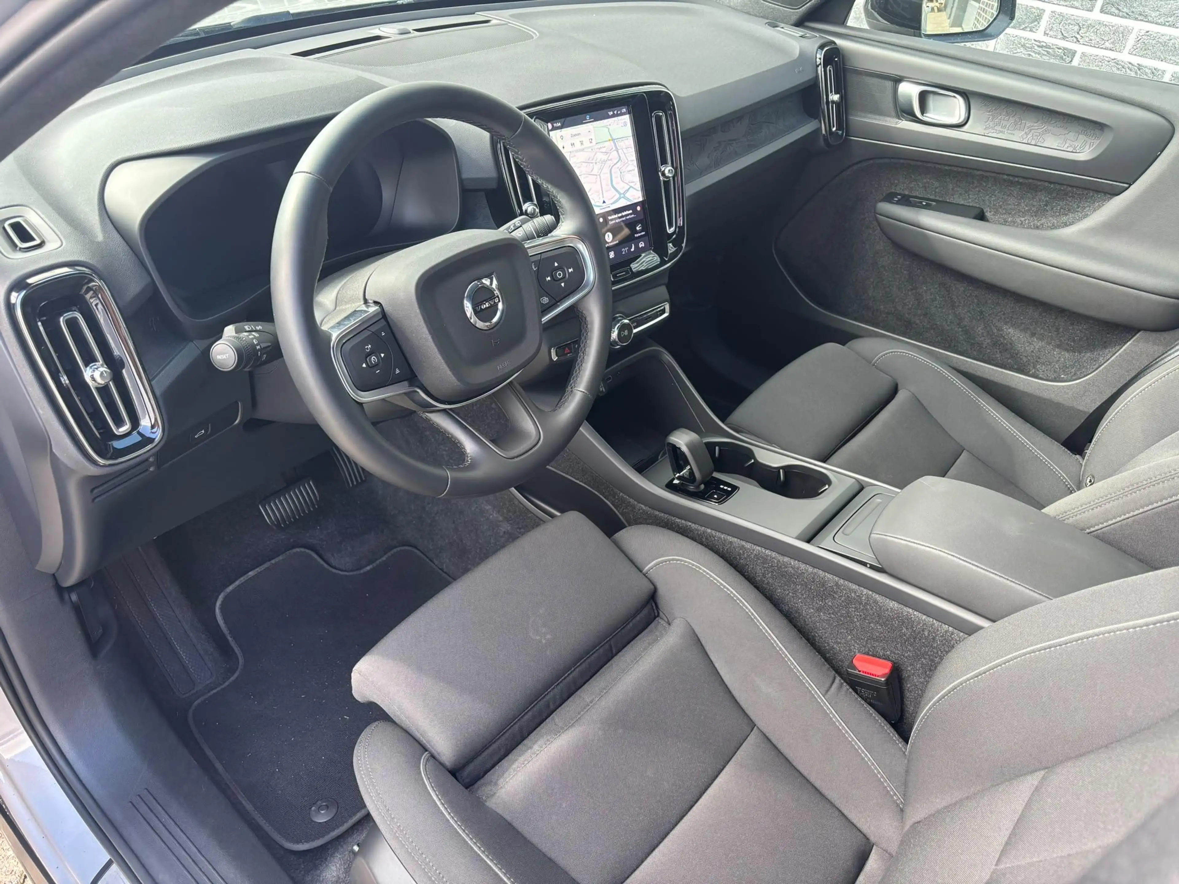 Volvo EX40 Single Motor Extended Range Plus 82 kWh — photo 2