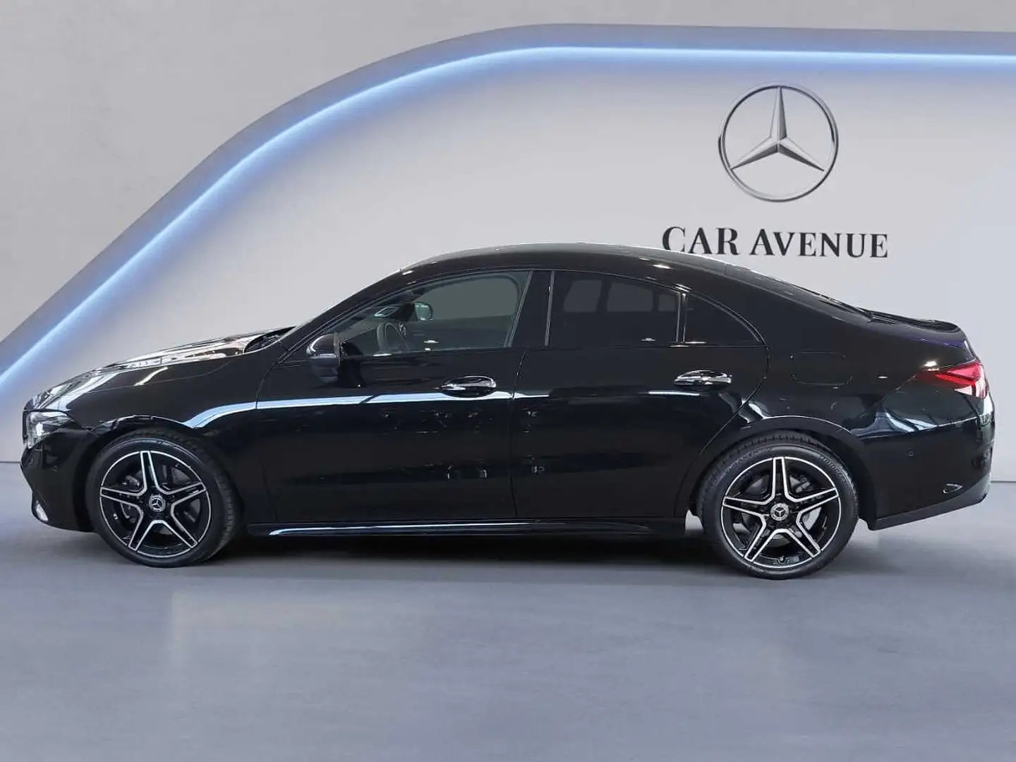 Mercedes-Benz CLA 200 Coupé AMG Line Fekete - 2