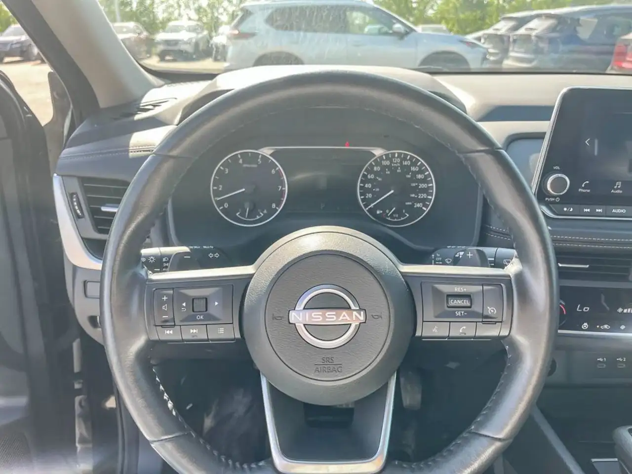 Nissan Rogue снимка Nissan Rogue