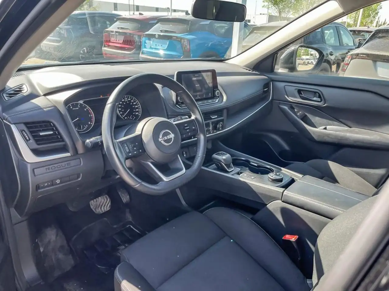 Nissan Rogue снимка Nissan Rogue