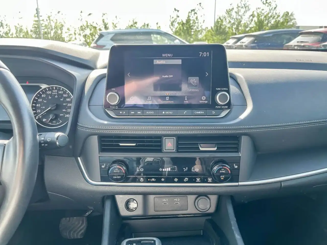 Nissan Rogue снимка Nissan Rogue
