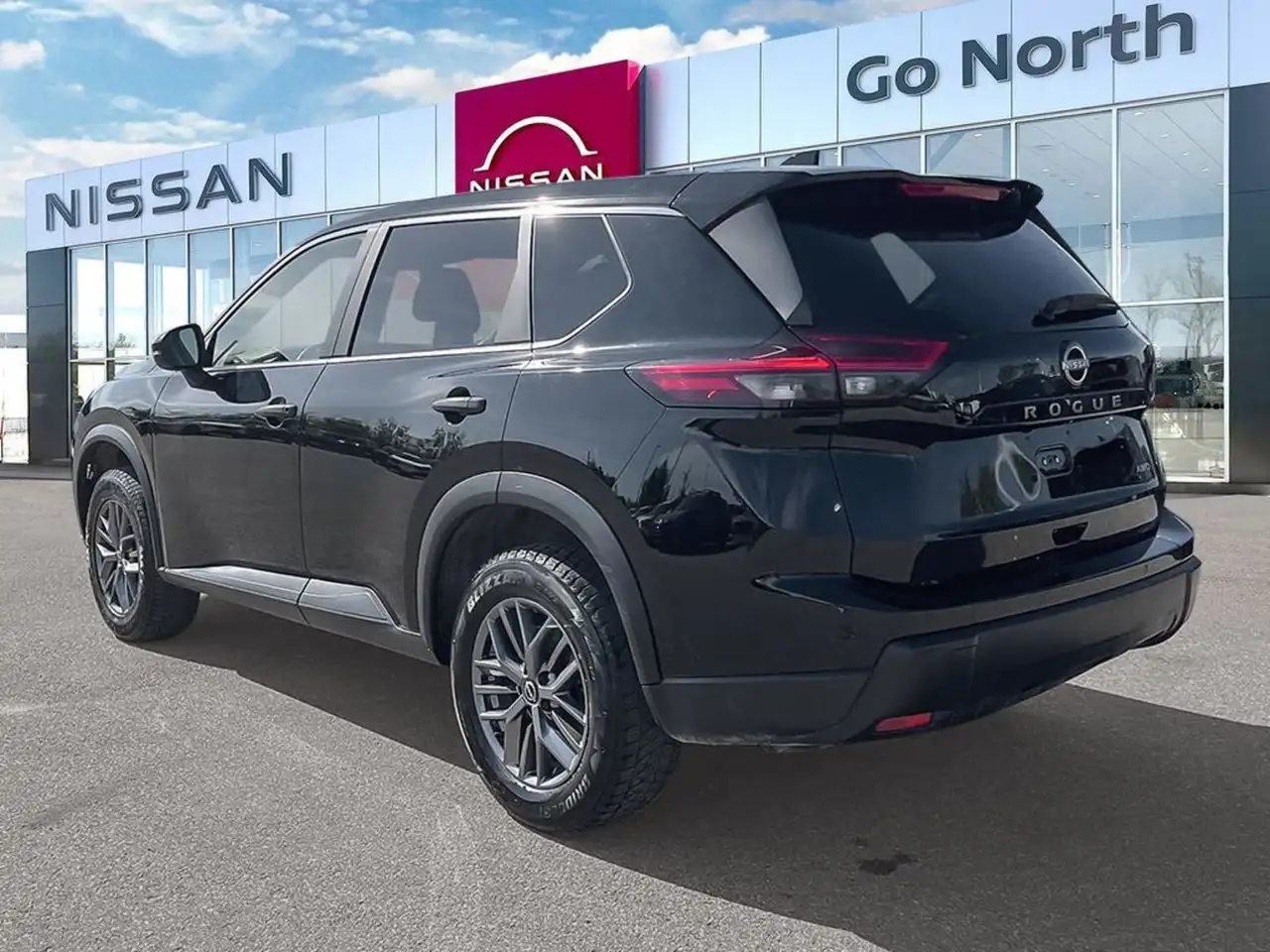 Nissan Rogue снимка Nissan Rogue