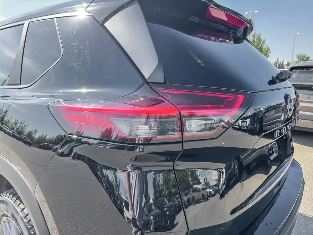 Nissan Rogue снимка Nissan Rogue