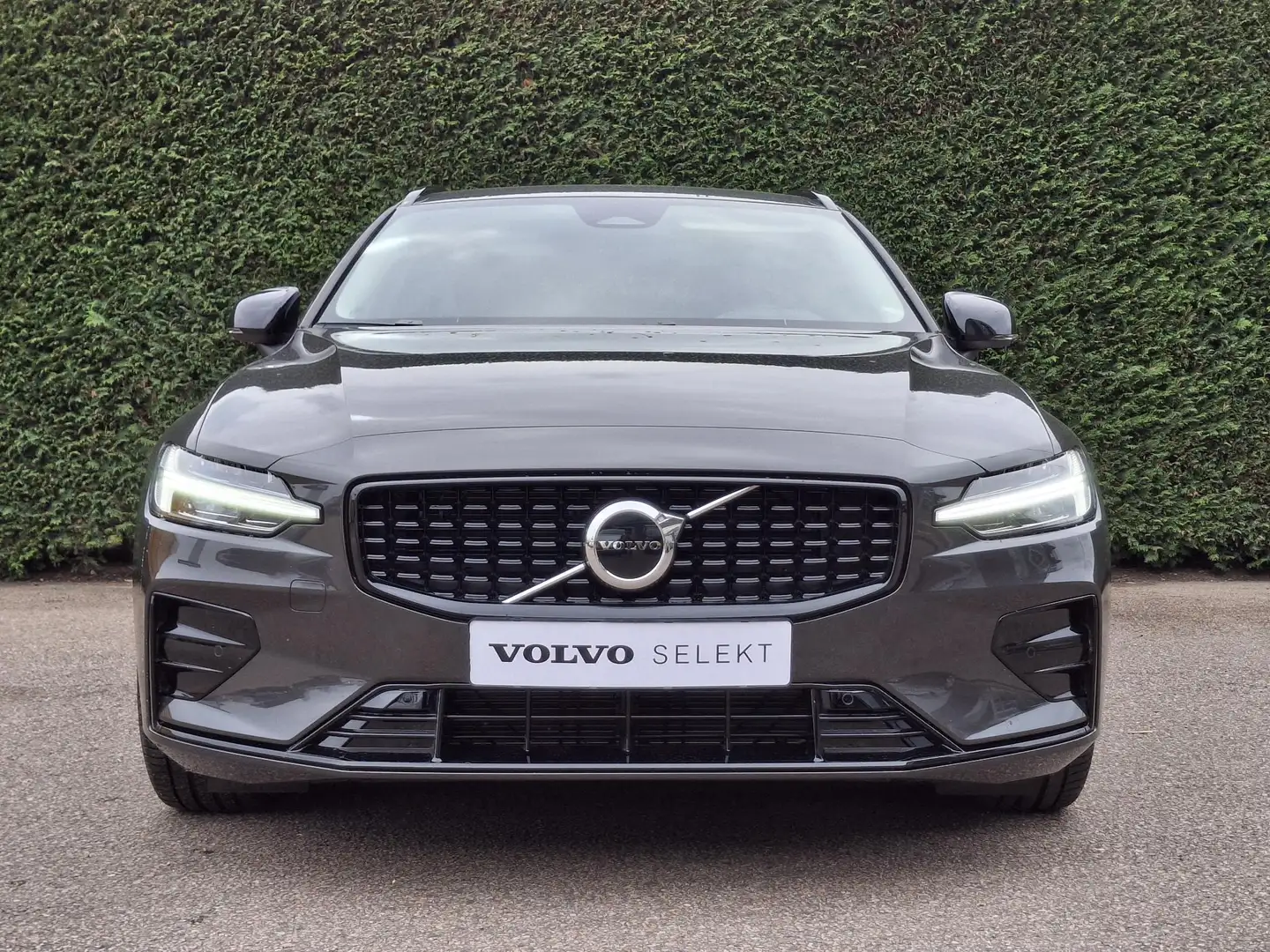 Volvo V60 B4 Plus Dark | Trekhaak |  Stoel/Stuur verwarming Gris - 2