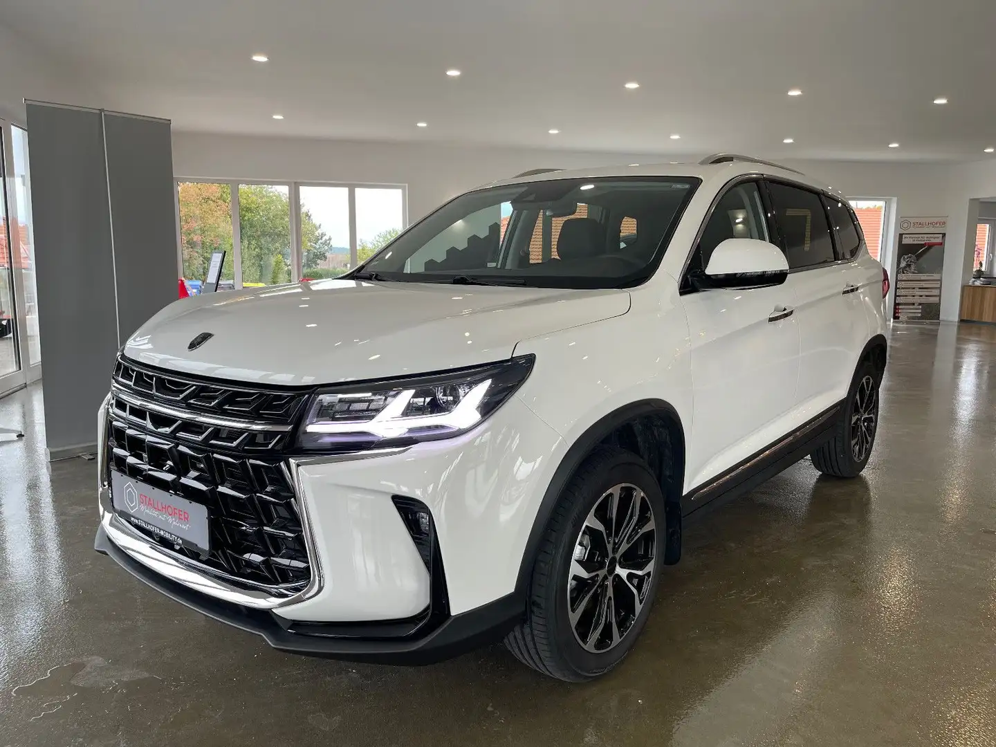 DFSK Forthing 3 PANO Leder CarPlay SHZ inkl. ÜBF STM Weiß - 1