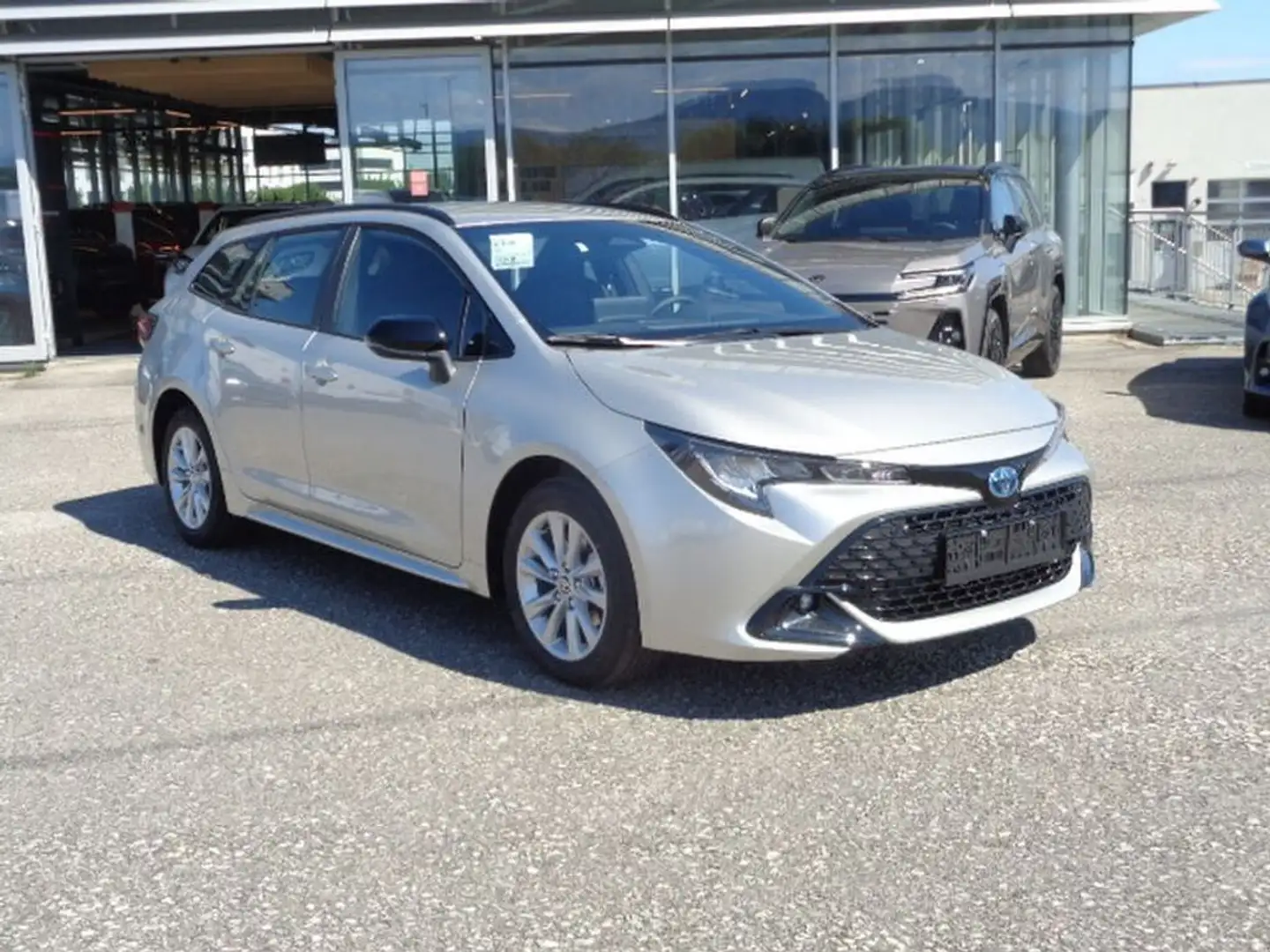 Toyota Corolla 1,8 Hybrid Touring Sports Active Silber - 1
