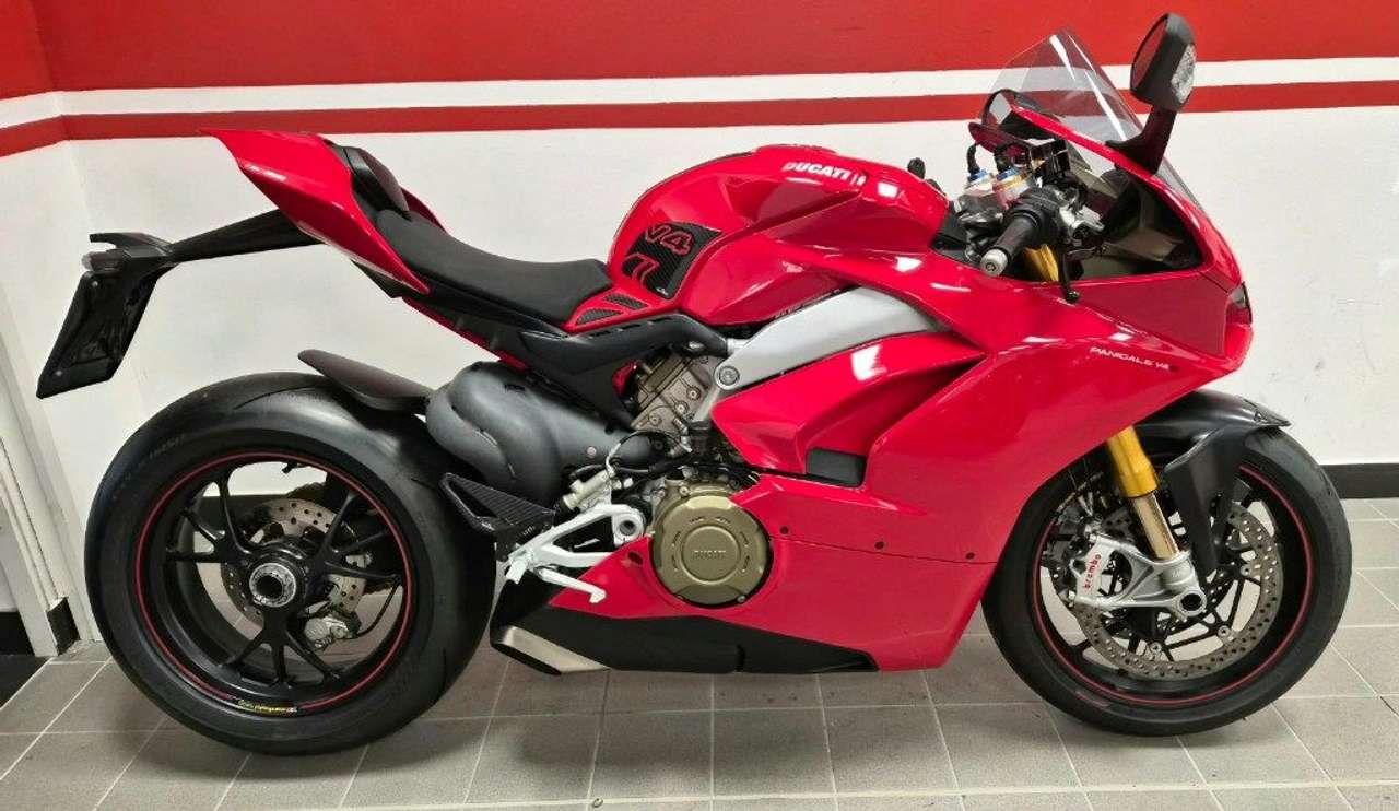 Ducati Panigale V4 S RED