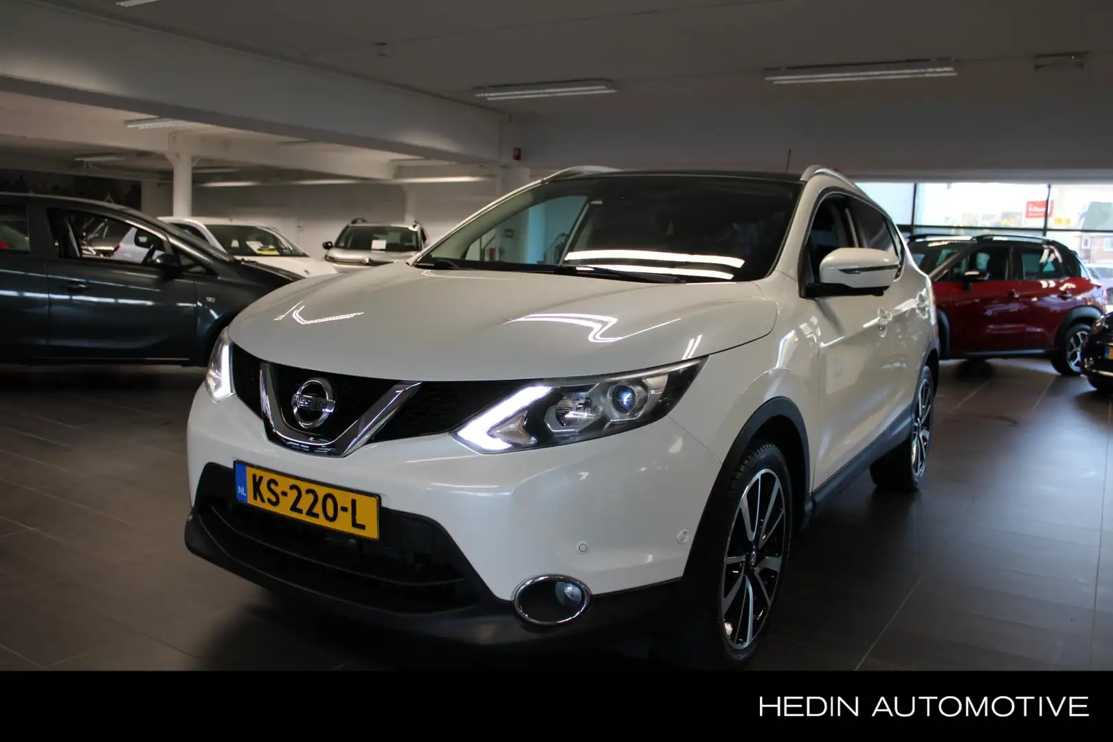 Nissan Qashqai 1.2 Tekna Automaat | Trekhaak | Navigatie | Camera Wit - 1