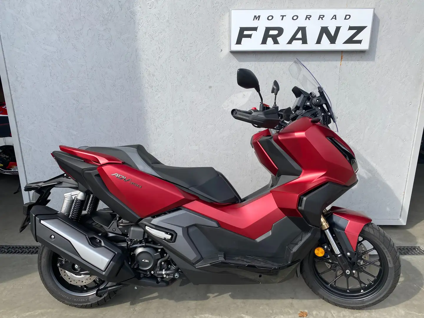 Honda ADV 350 Rojo - 1