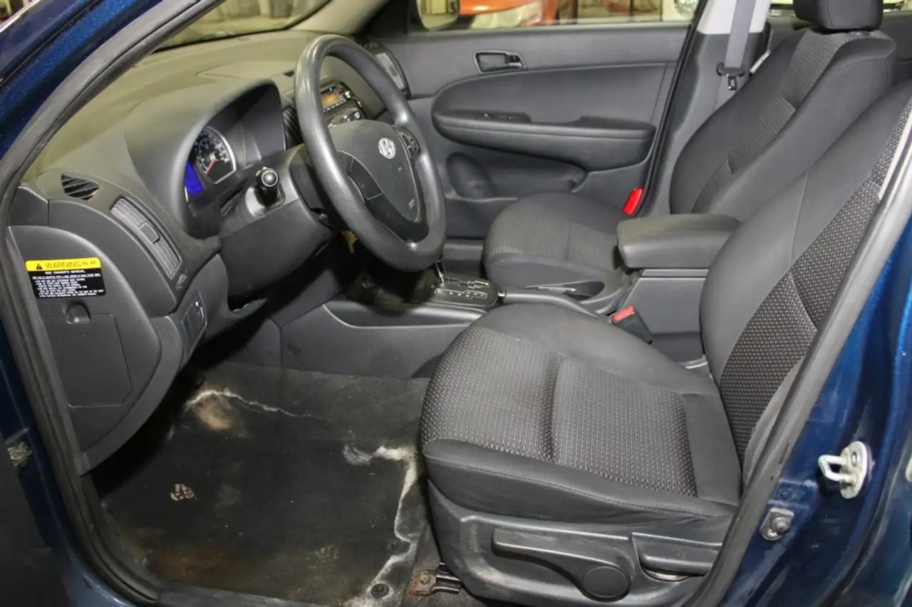 Hyundai ELANTRA photo Hyundai ELANTRA
