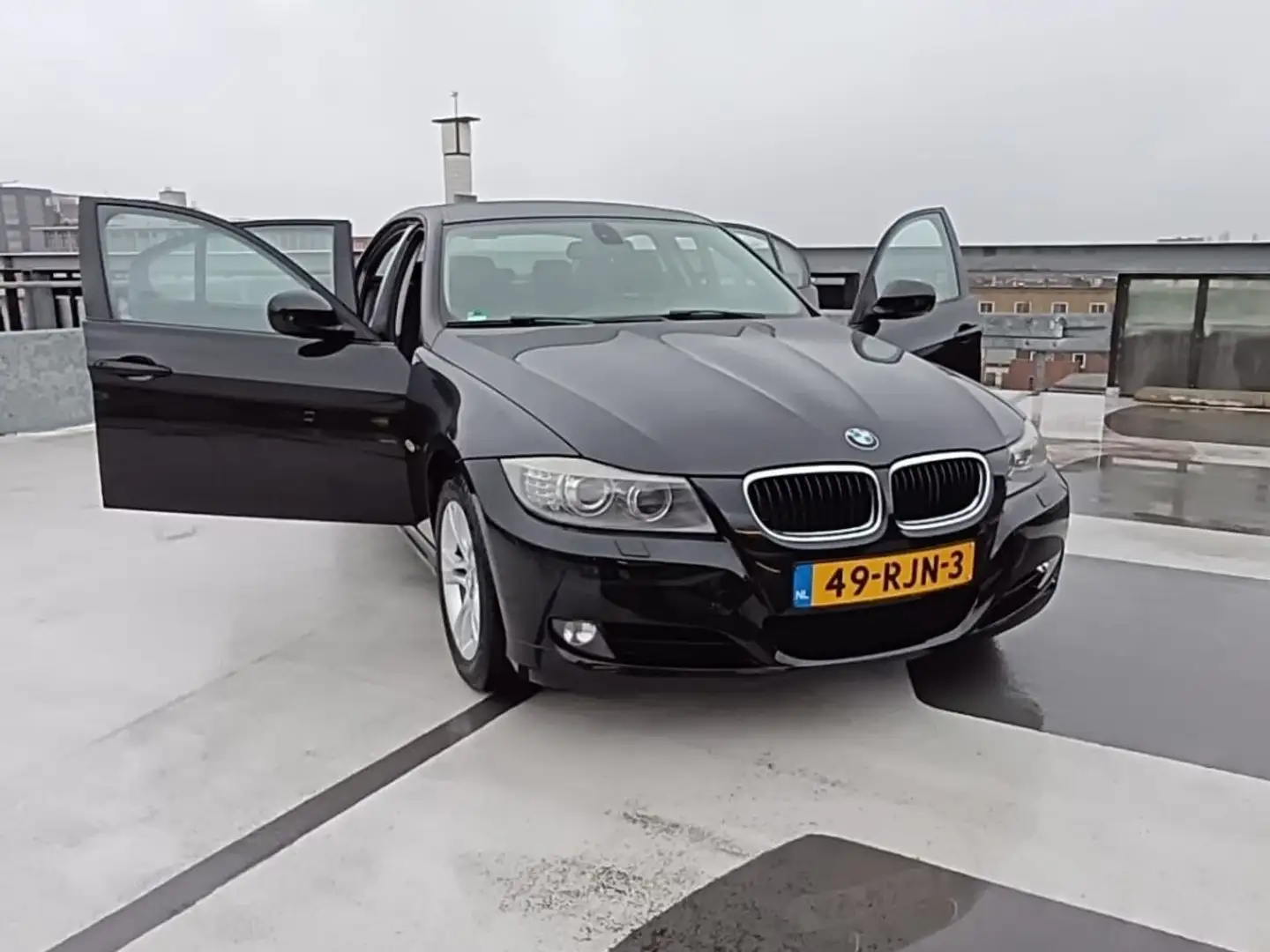 BMW 318 318i Luxury Line Zwart - 1