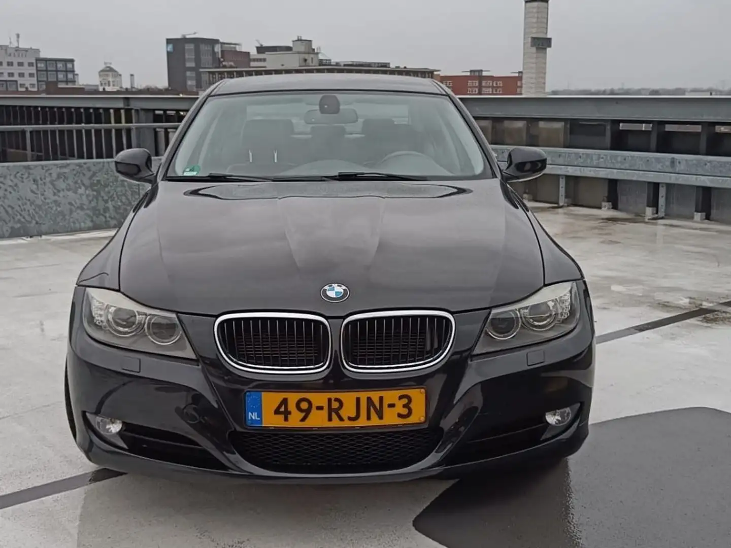 BMW 318 318i Luxury Line Zwart - 2