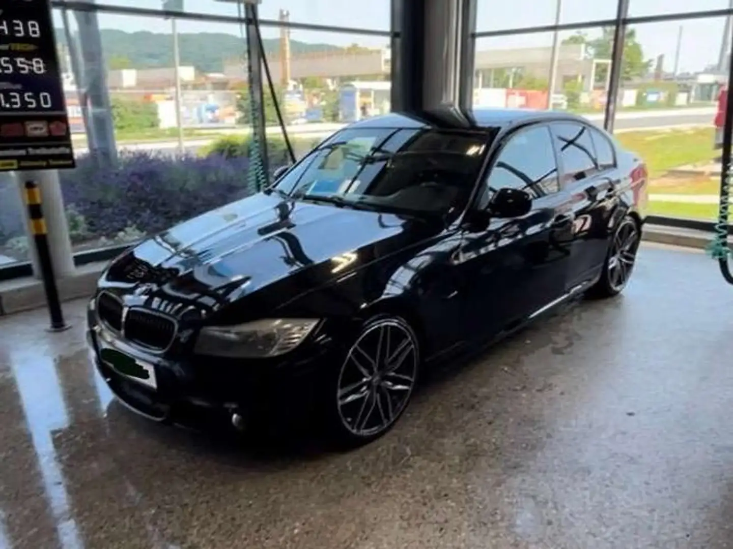 BMW 318 318i Schwarz - 2