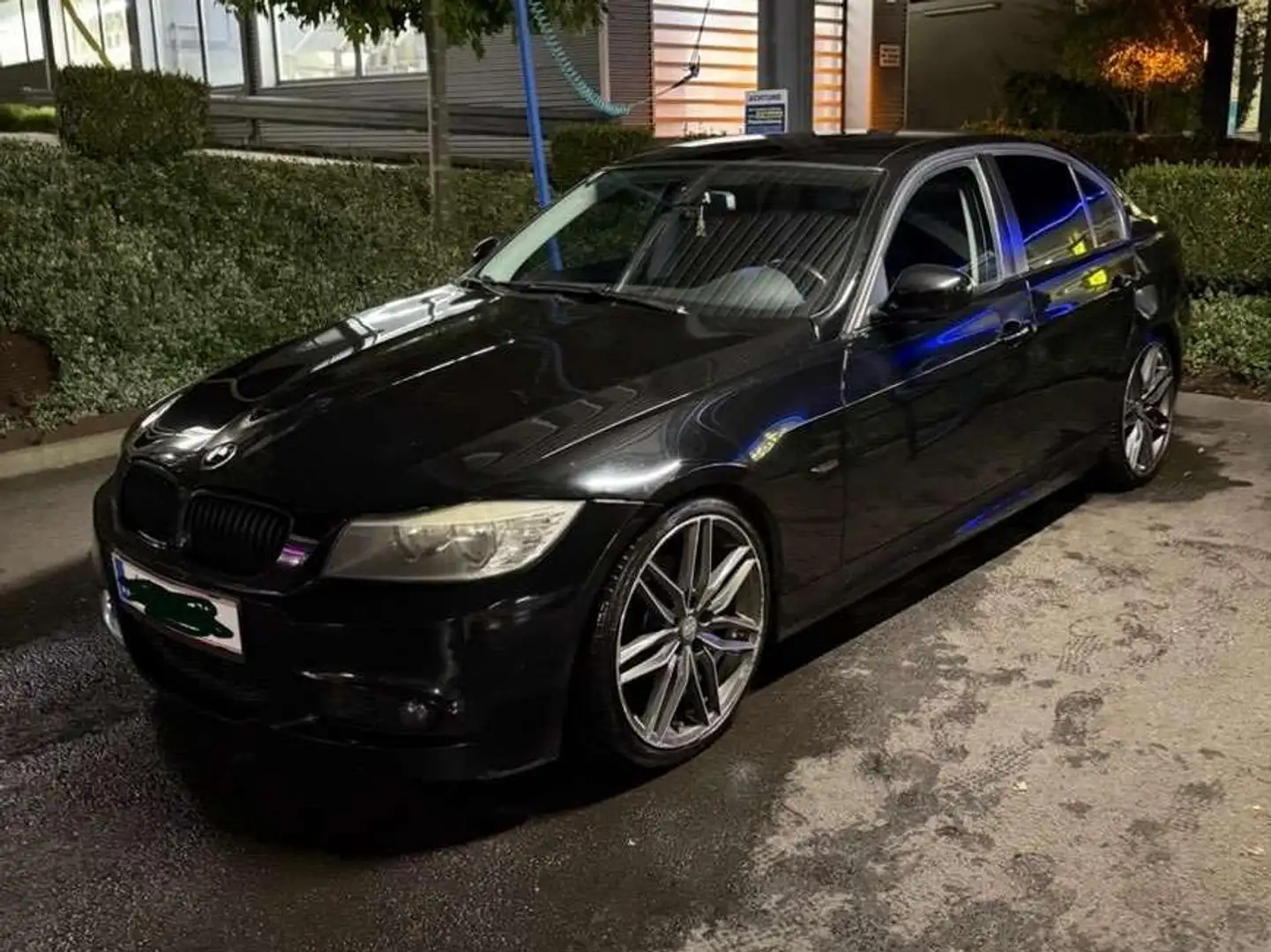 BMW 318 318i Schwarz - 1