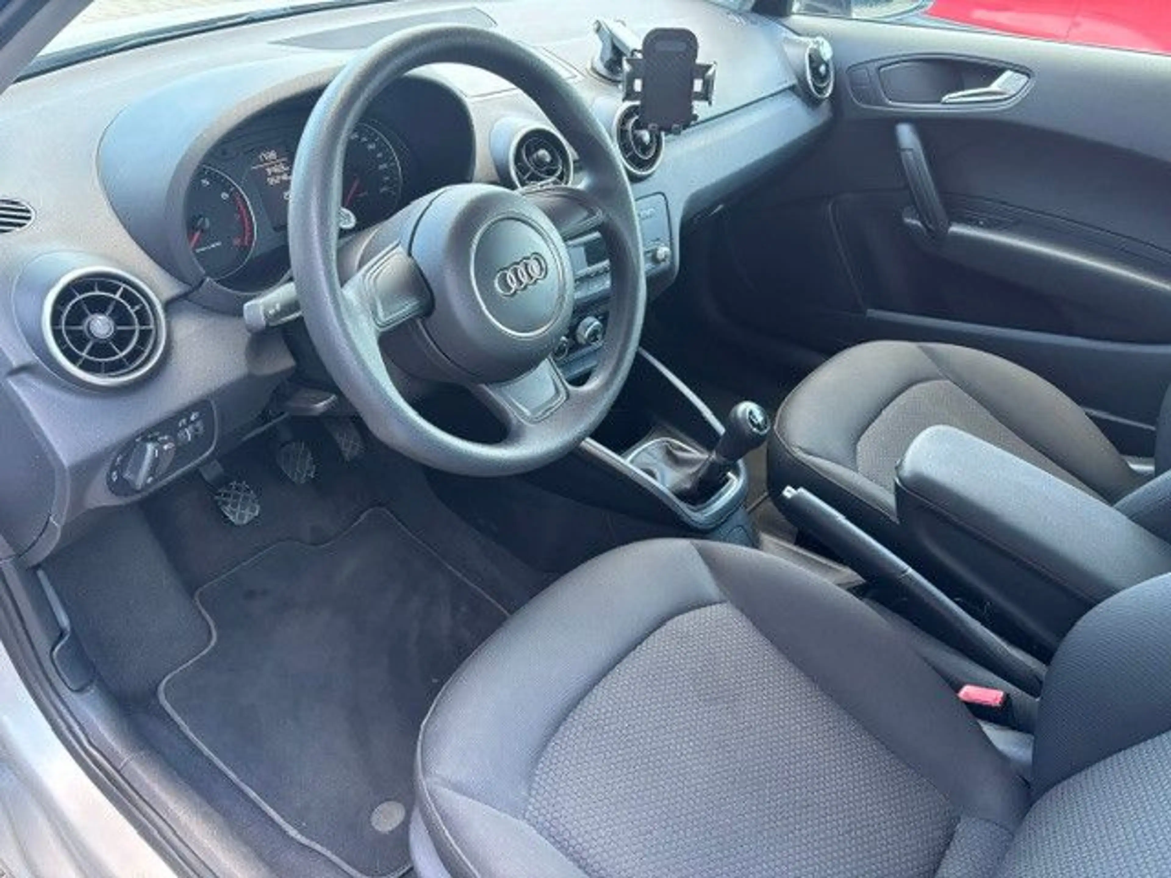 Audi A1 attraction Klima/Sitzheizung/PDC/Allwetter — photo 10