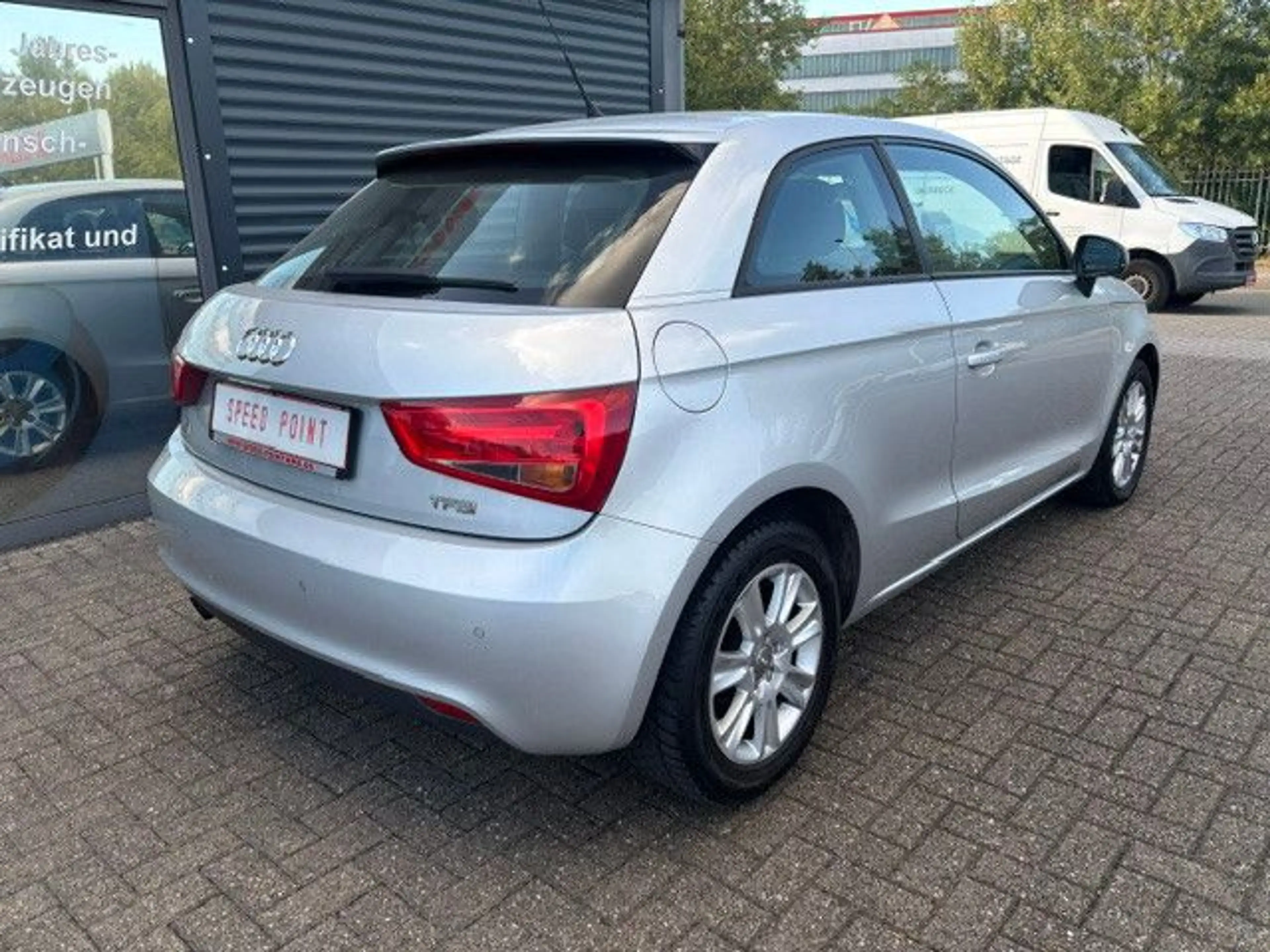 Audi A1 attraction Klima/Sitzheizung/PDC/Allwetter — photo 4