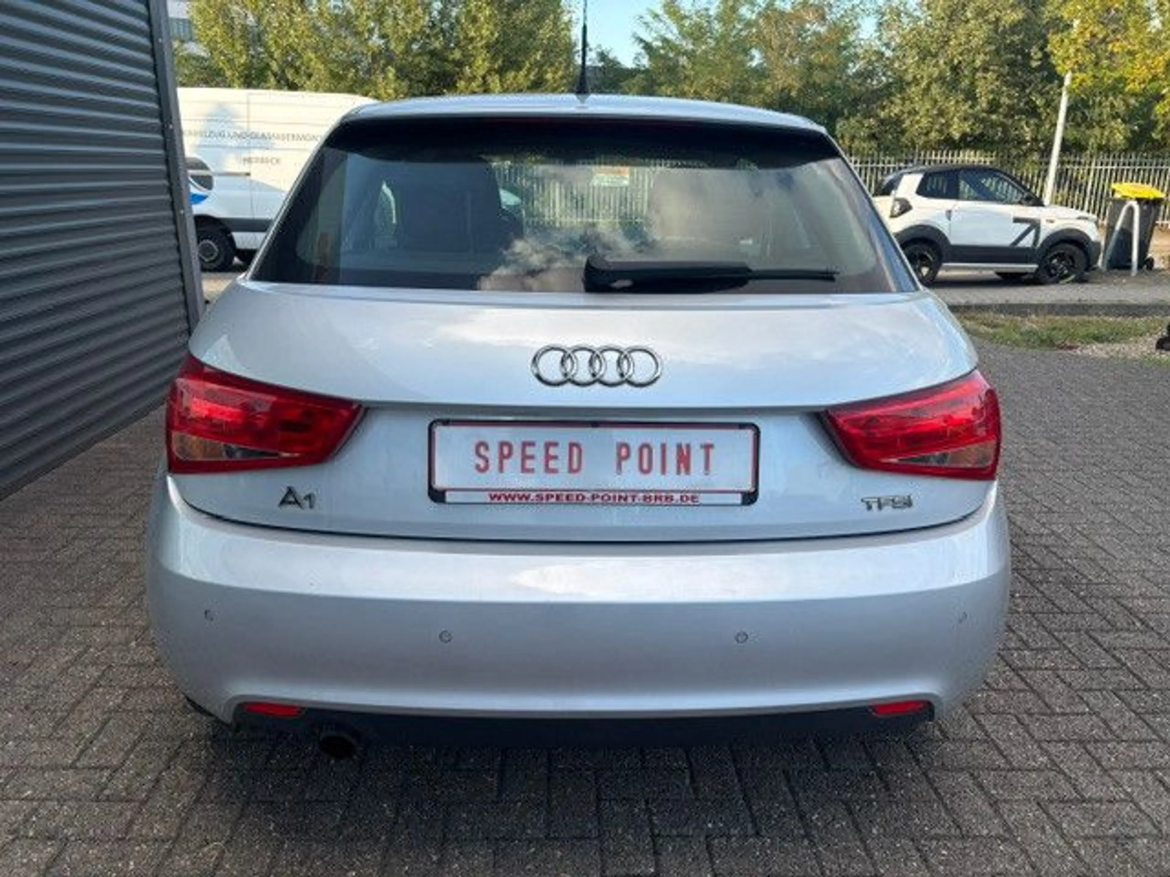 Audi A1 attraction Klima/Sitzheizung/PDC/Allwetter — photo 3