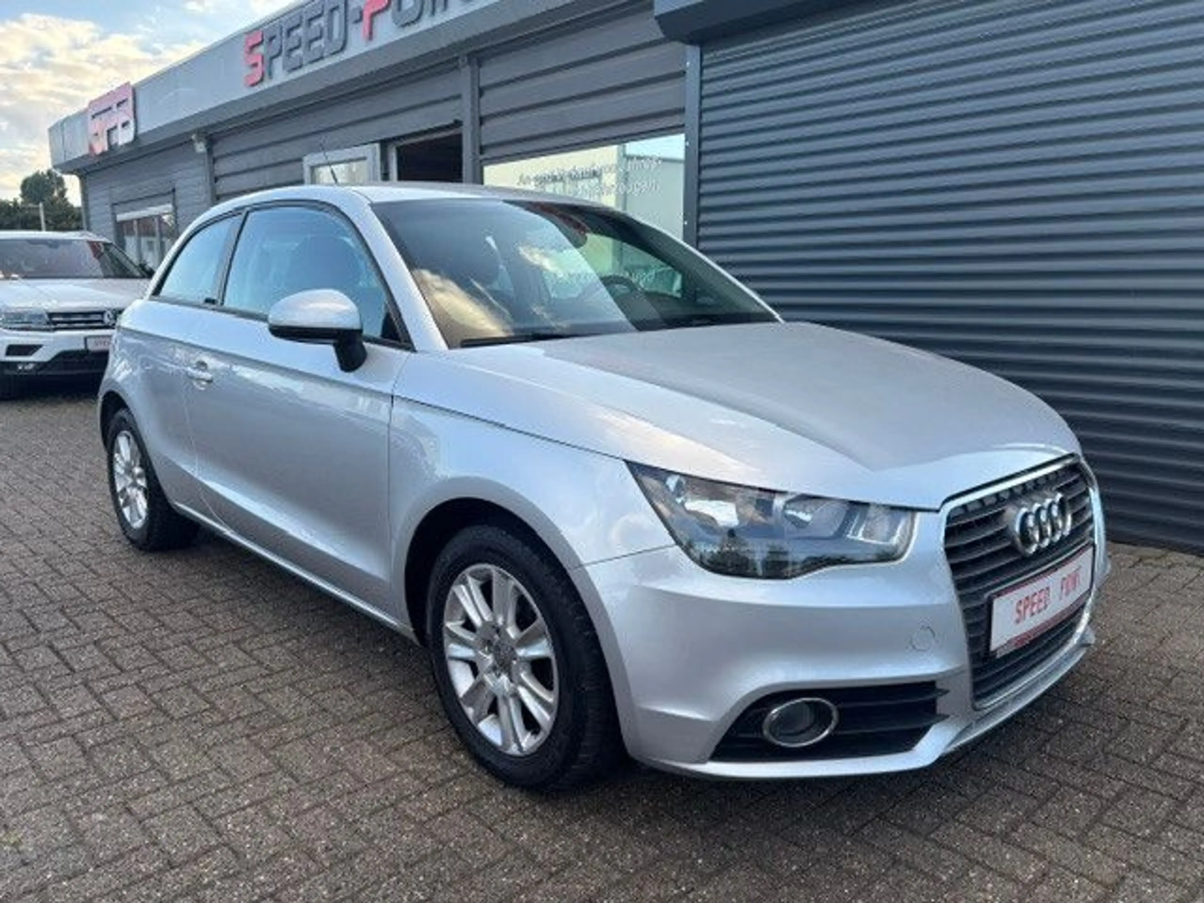 Audi A1 attraction Klima/Sitzheizung/PDC/Allwetter — photo 5