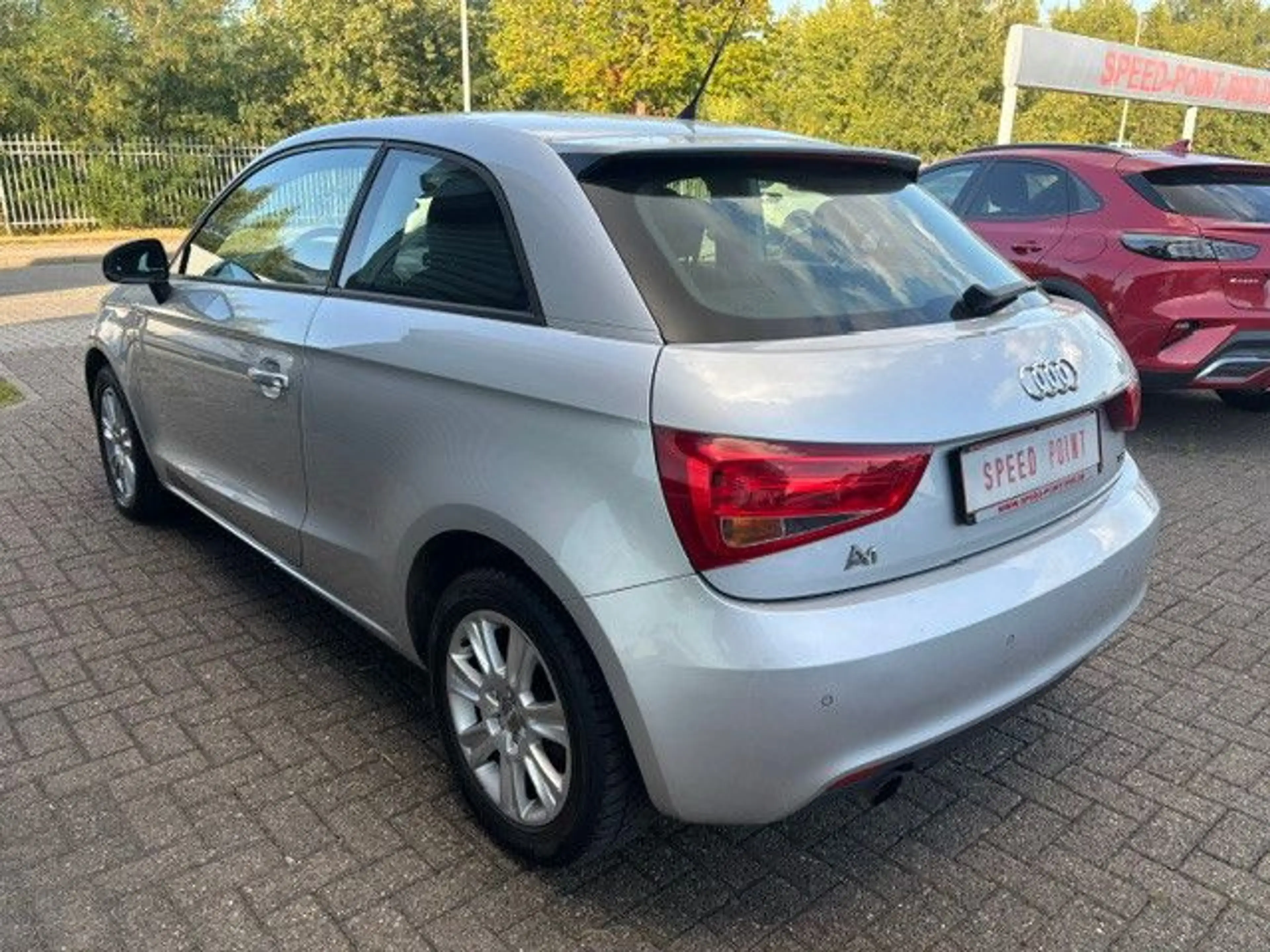 Audi A1 attraction Klima/Sitzheizung/PDC/Allwetter — photo 2