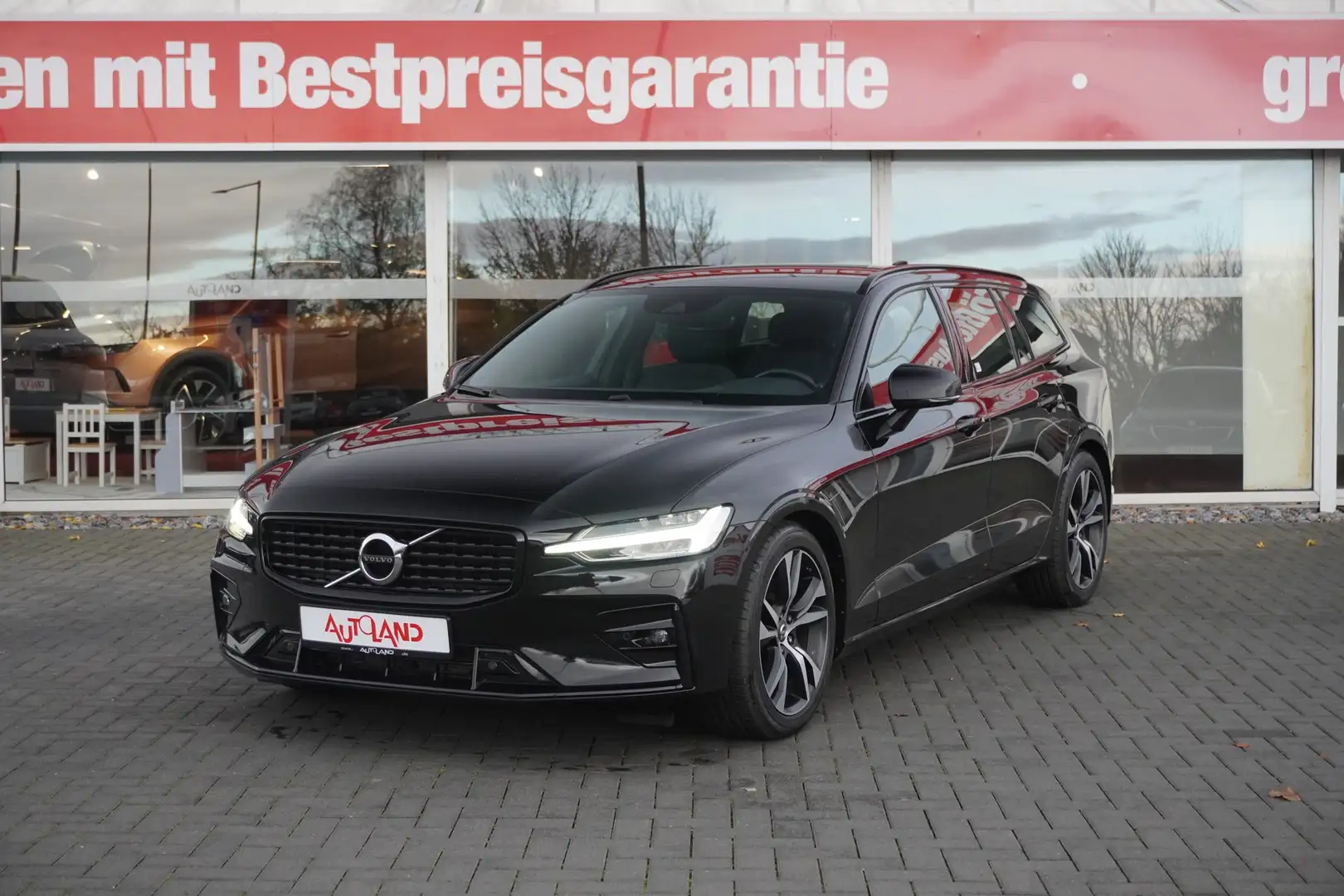 Volvo V60 B4 R-Design LED Navi Sitzheizung Kamera DAB Schwarz - 2