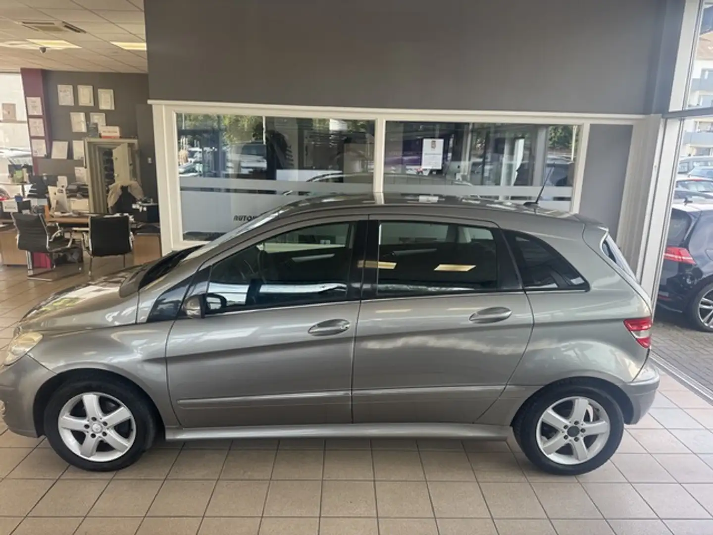 Mercedes-Benz B 170 Klima Allwetterreifen aus 2. Hand Šedá - 1
