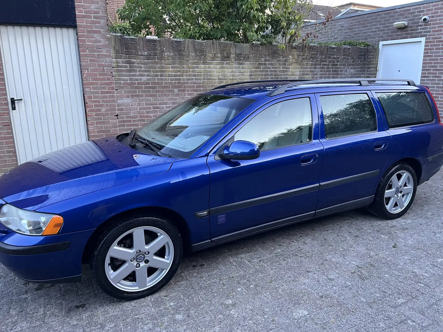 Volvo V70 2.4 T Ocean Race Blauw - 1