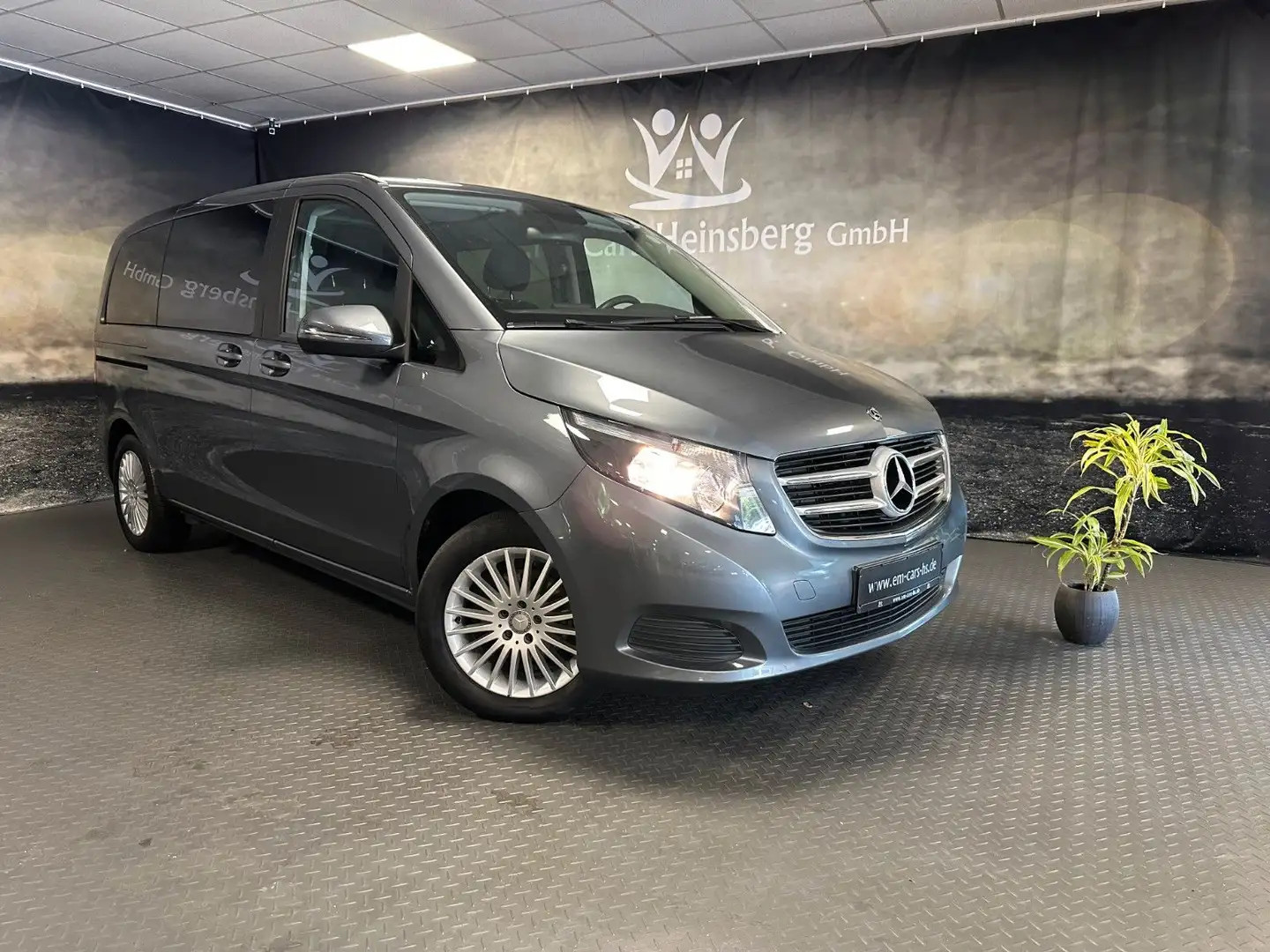 Mercedes-Benz V 220 CDI Auto. AHK 7-Sitzer Klima Navi Kamera Grau - 1