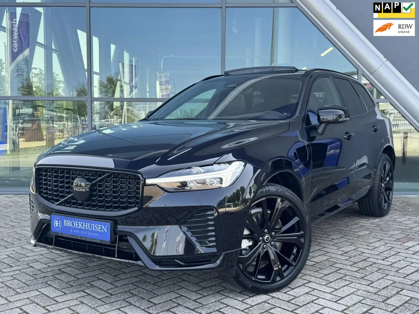 Volvo XC60 2.0 T6 Plug-in hybrid AWD Black Edition LONG RANGE Zwart - 1