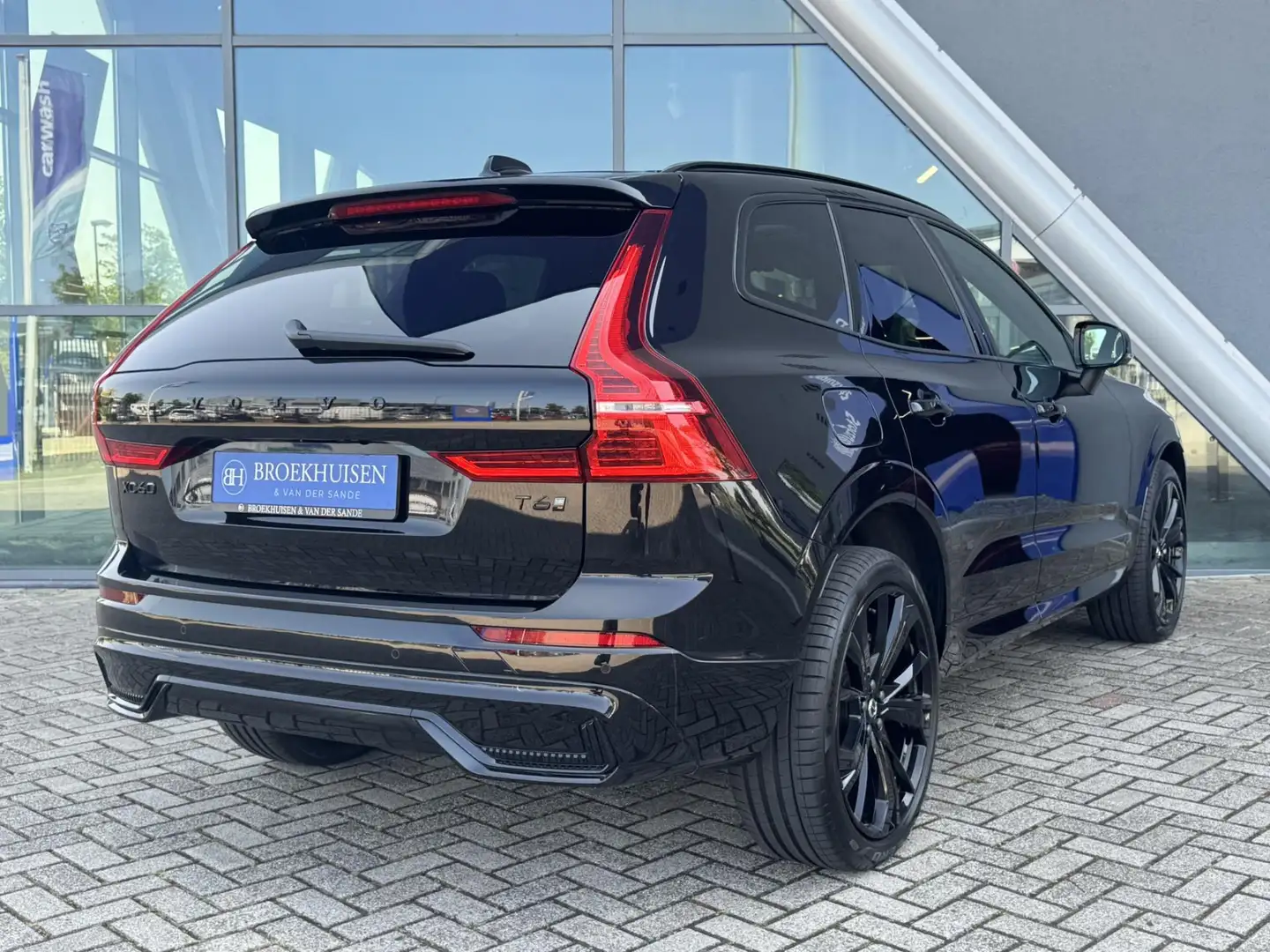 Volvo XC60 2.0 T6 Plug-in hybrid AWD Black Edition LONG RANGE Zwart - 2