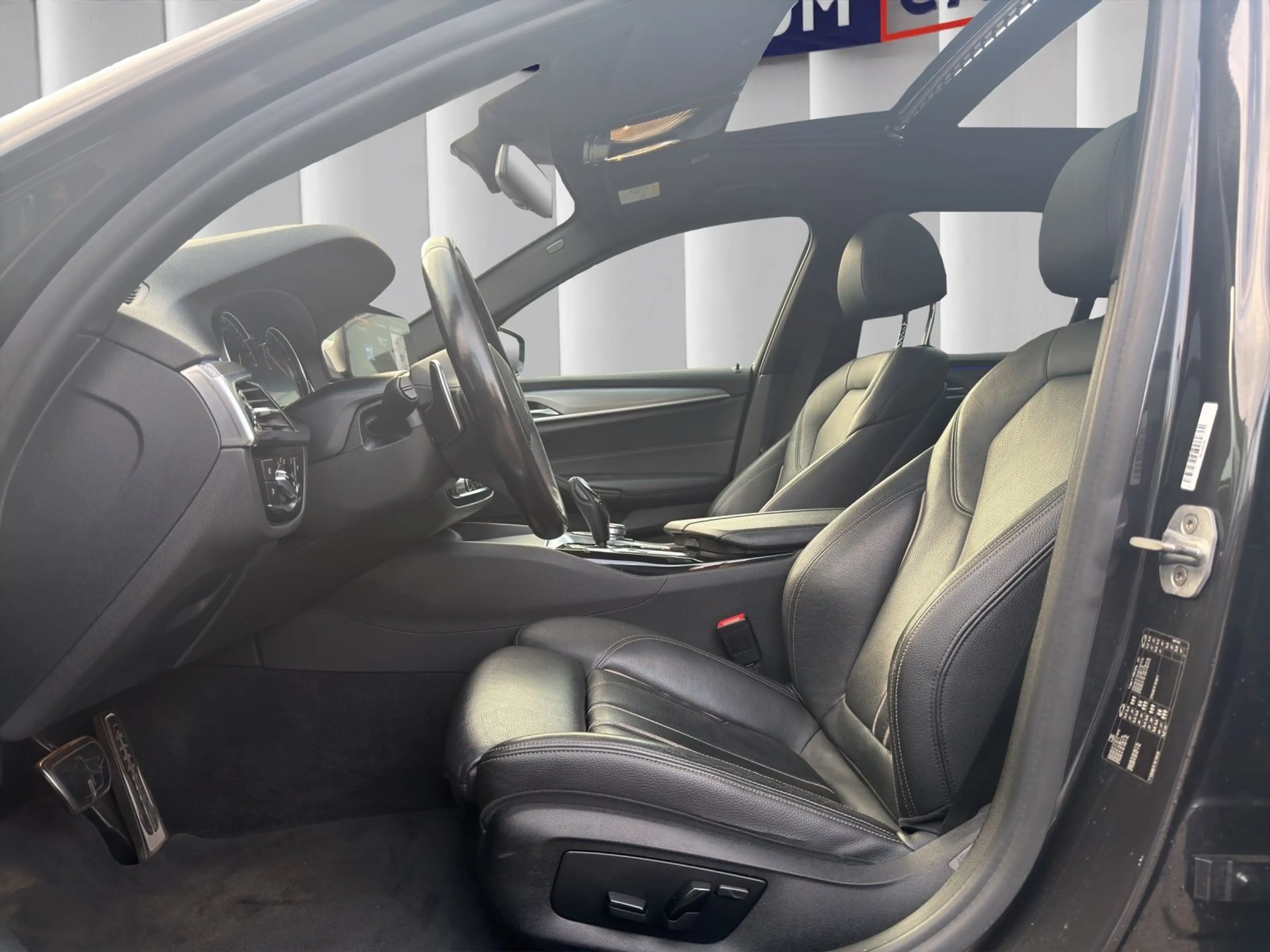 BMW 520 d Touring M-Sport *Garantie*Finanzierung* — photo 10