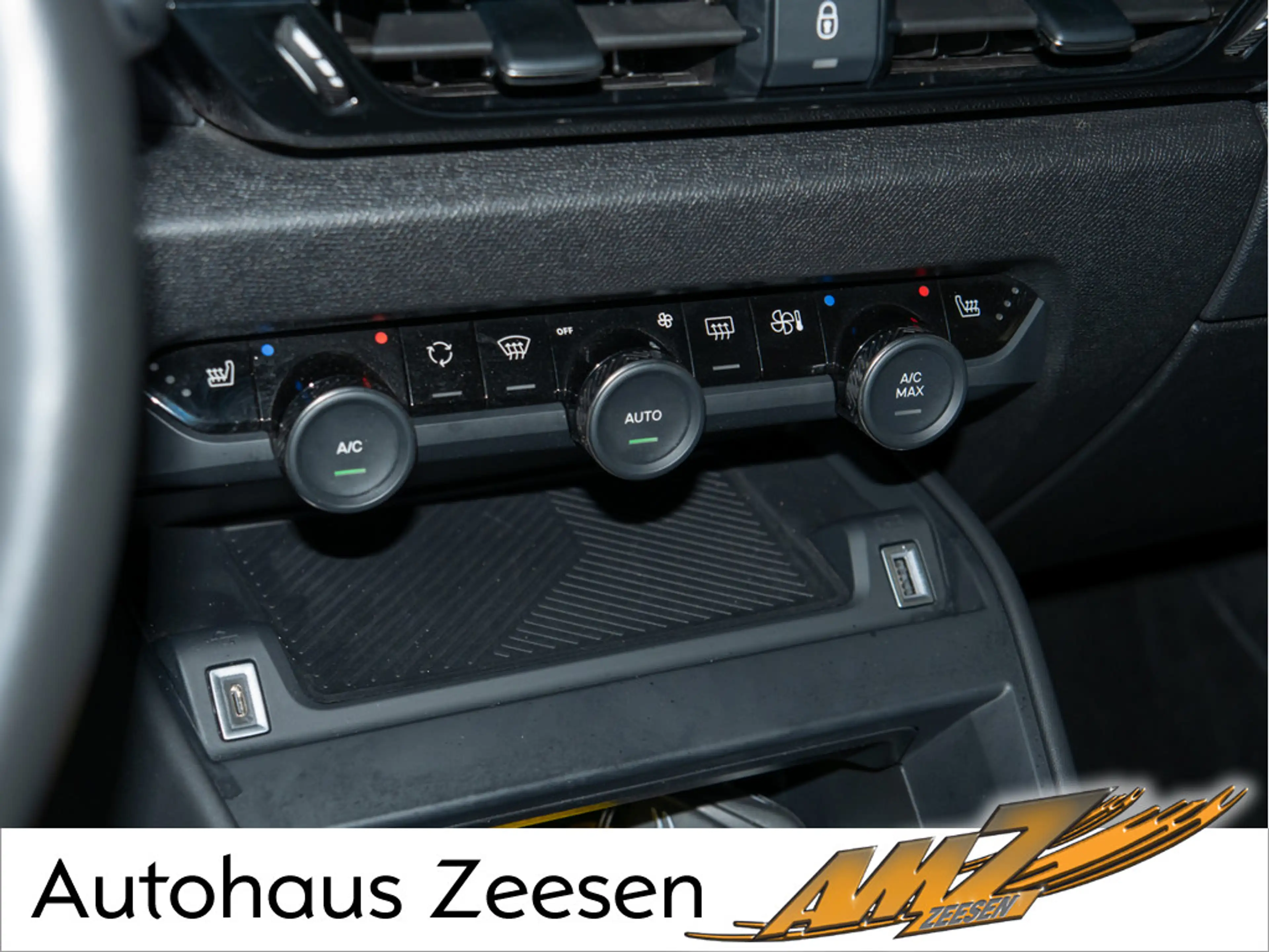 Citroen E-C4 Electric — photo 12