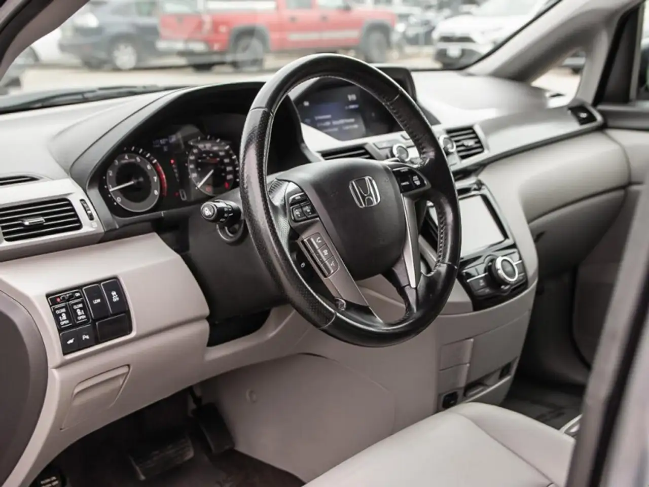 Honda Odyssey снимка Honda Odyssey