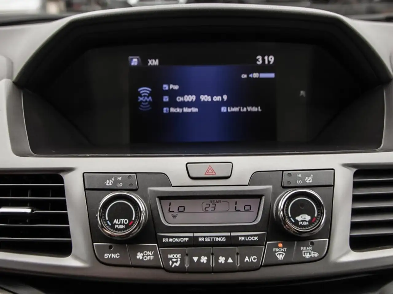 Honda Odyssey снимка Honda Odyssey