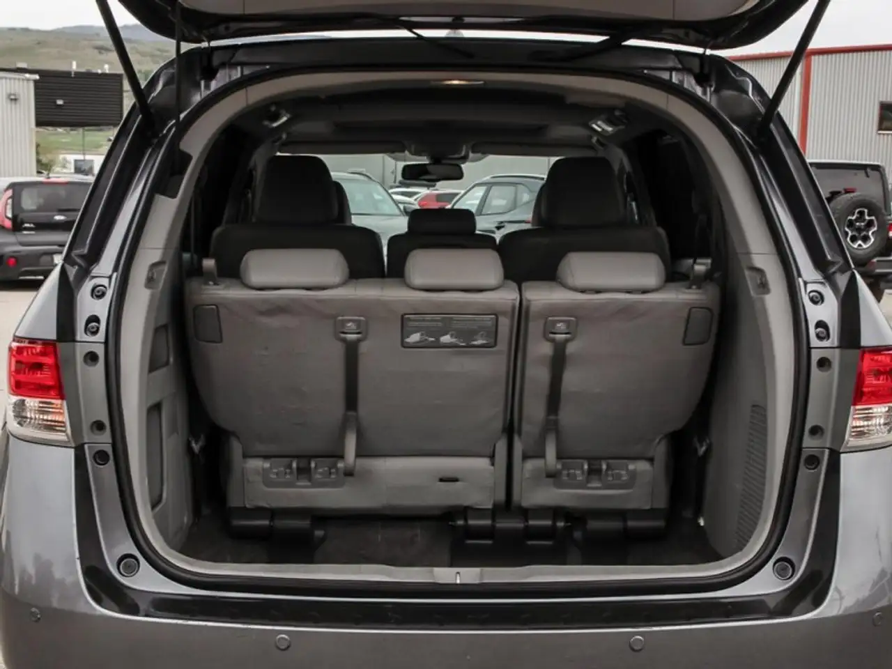 Honda Odyssey снимка Honda Odyssey