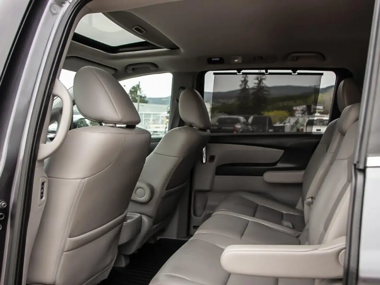 Honda Odyssey снимка Honda Odyssey