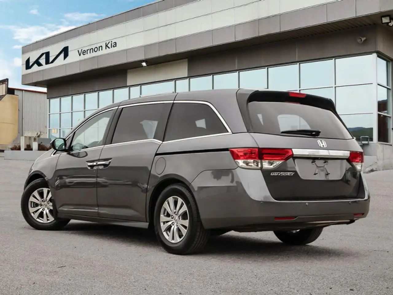 Honda Odyssey снимка Honda Odyssey