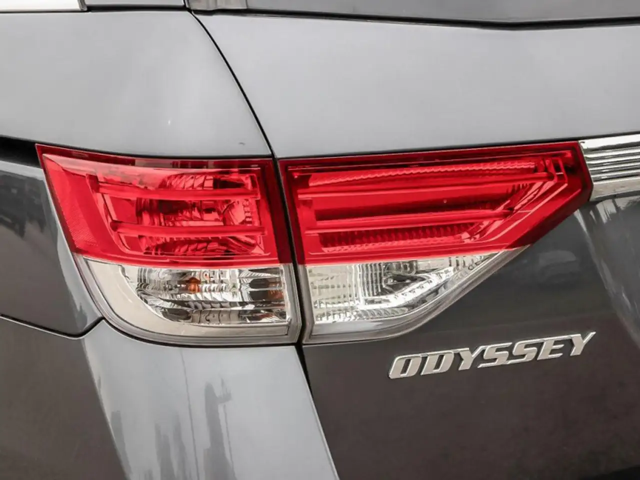 Honda Odyssey снимка Honda Odyssey