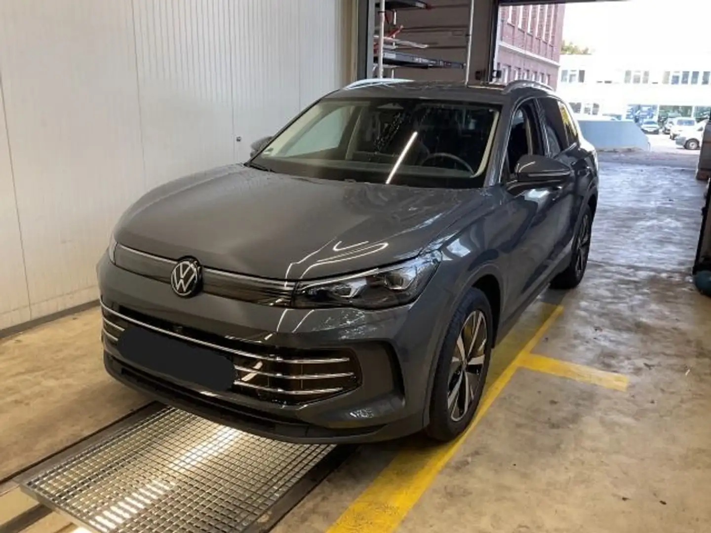 Volkswagen Tiguan 2.0 TDI Elegance DSG AHK HeadUp Navi Grau - 2
