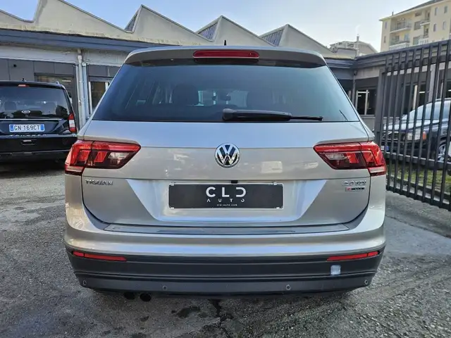 Volkswagen Tiguan view 5