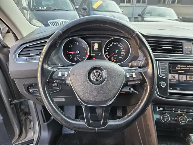 Volkswagen Tiguan view 13