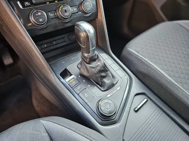 Volkswagen Tiguan view 12