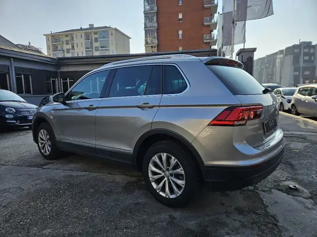 Volkswagen Tiguan view 6
