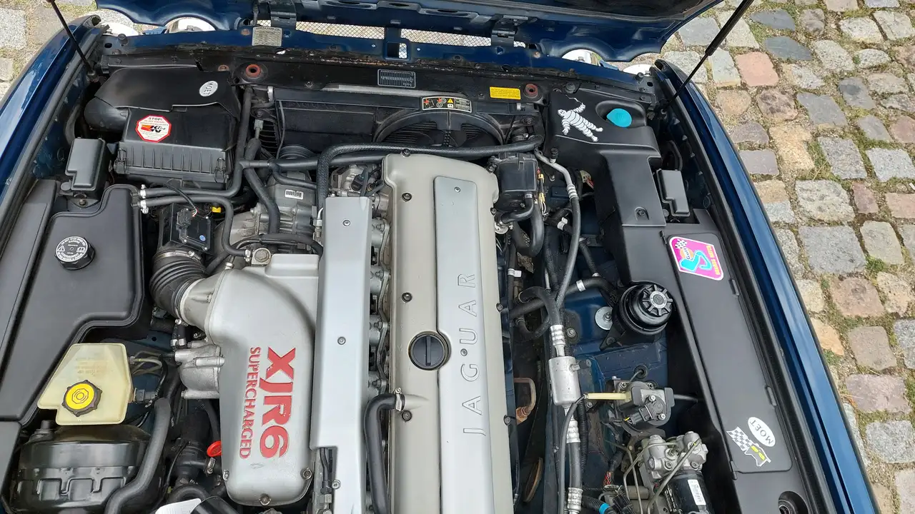 Jaguar X300 XJR, foto 8